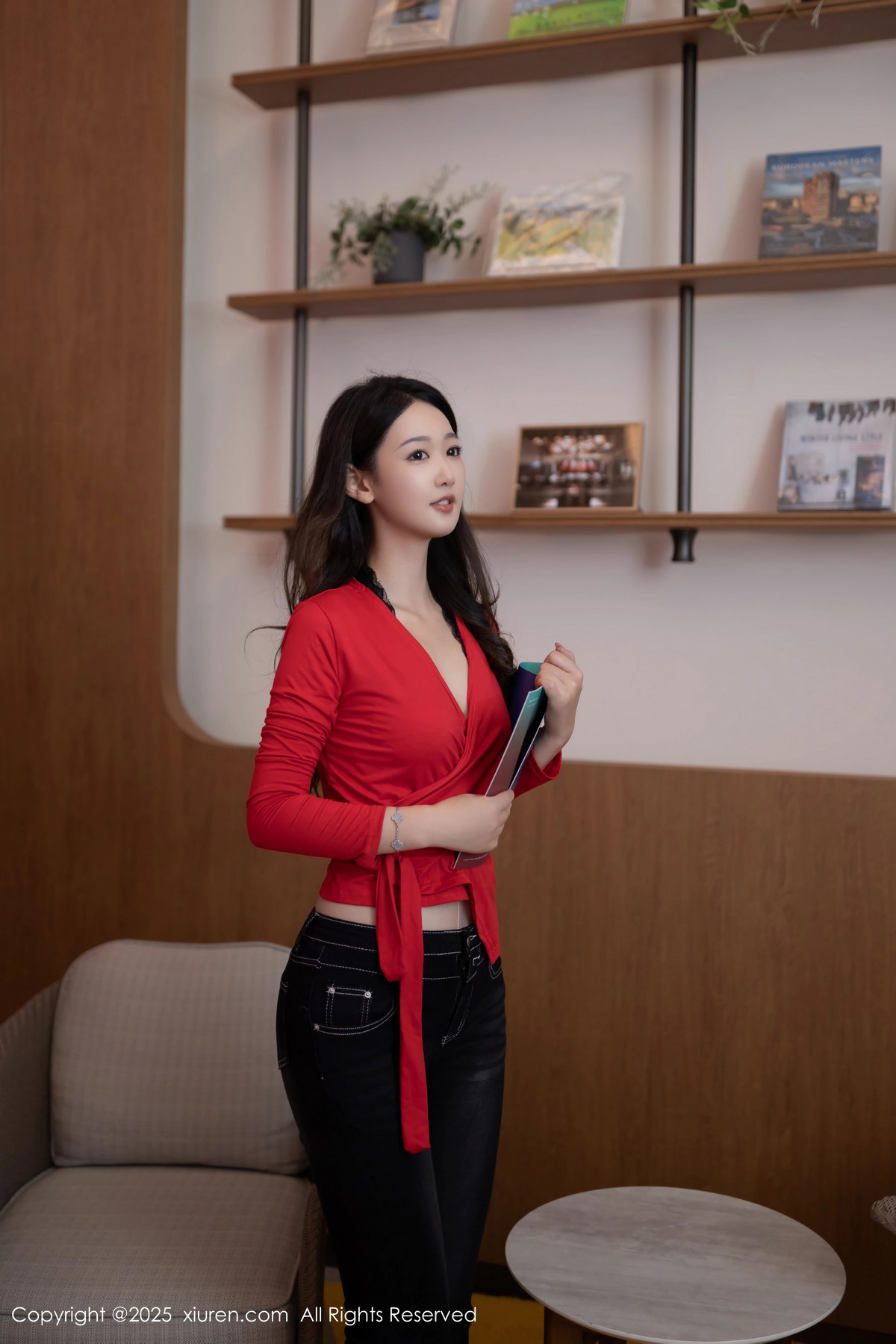 [XiuRen]高清写真图 2025.02.17 No.9894 唐安琪 美腿丝袜