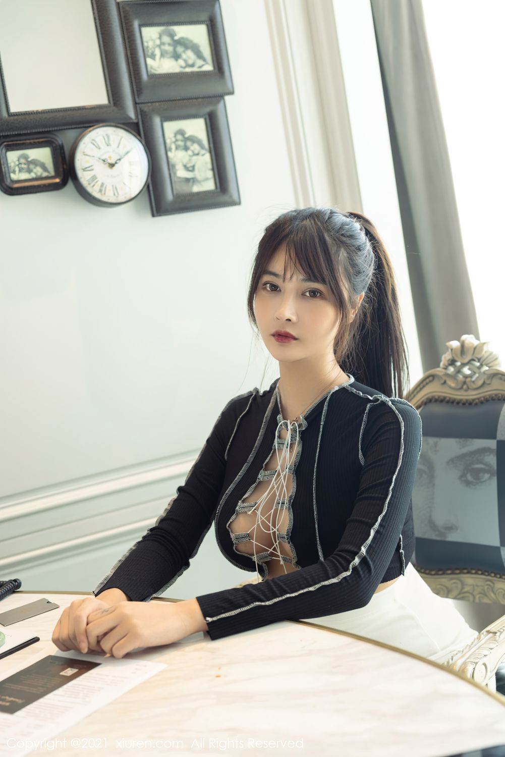 丰满妹子萌奈子 超A的短裙有致