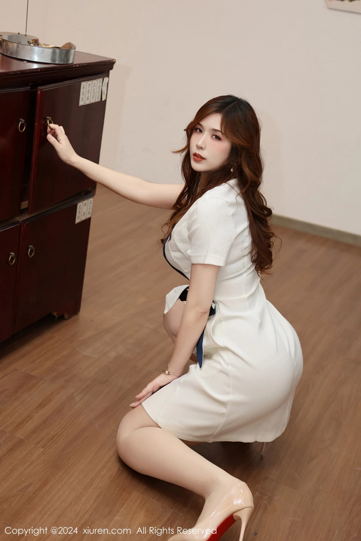 [XiuRen]高清写真图 2024.02.18 No.8101 月野兔美妞 丝袜美腿