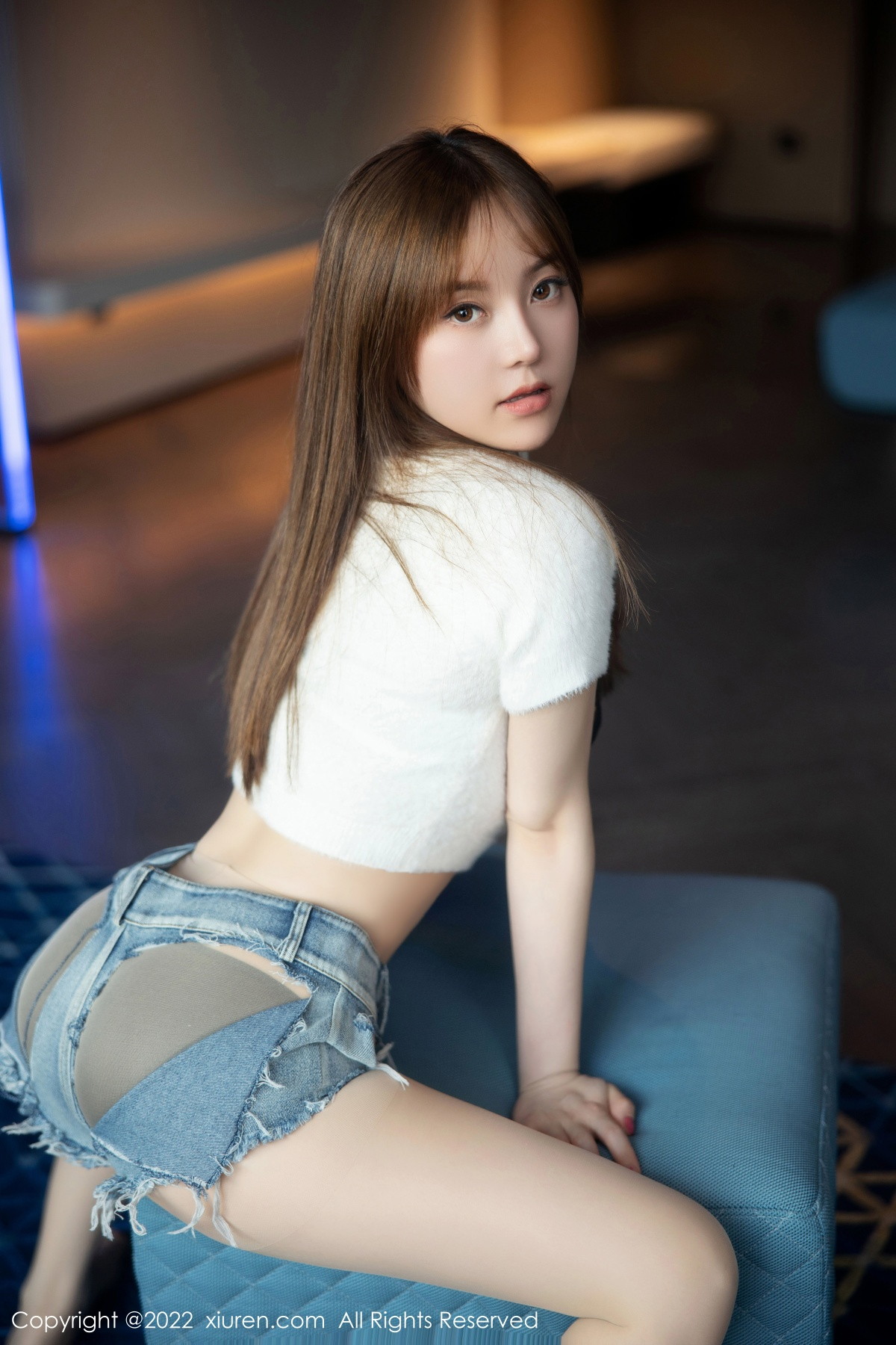 [XiuRen]高清写真图 2022.12.23 No.6035 豆瓣酱 牛仔短裤