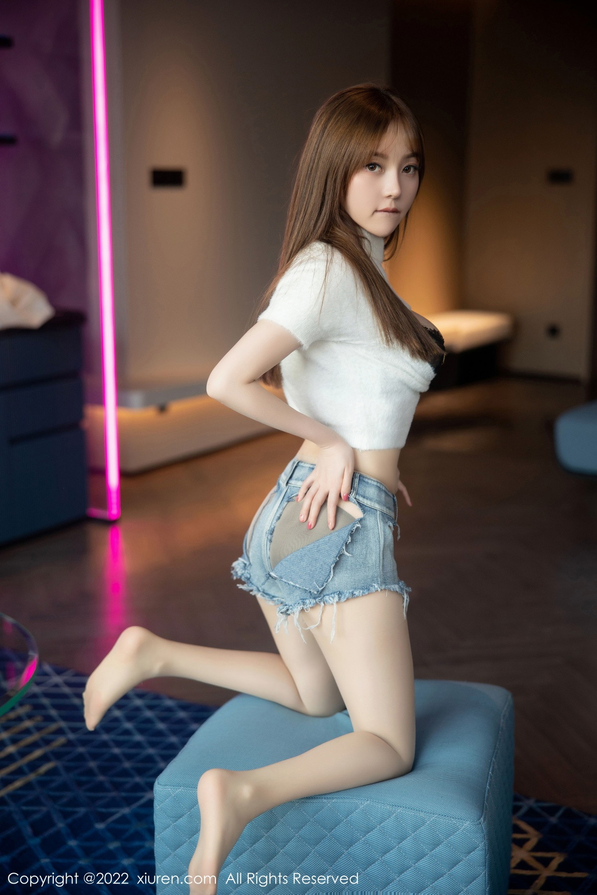 [XiuRen]高清写真图 2022.12.23 No.6035 豆瓣酱 牛仔短裤