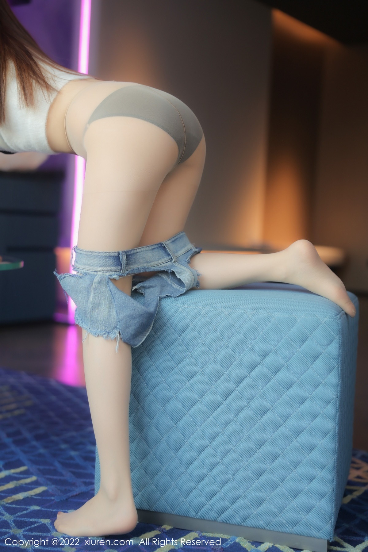 [XiuRen]高清写真图 2022.12.23 No.6035 豆瓣酱 牛仔短裤
