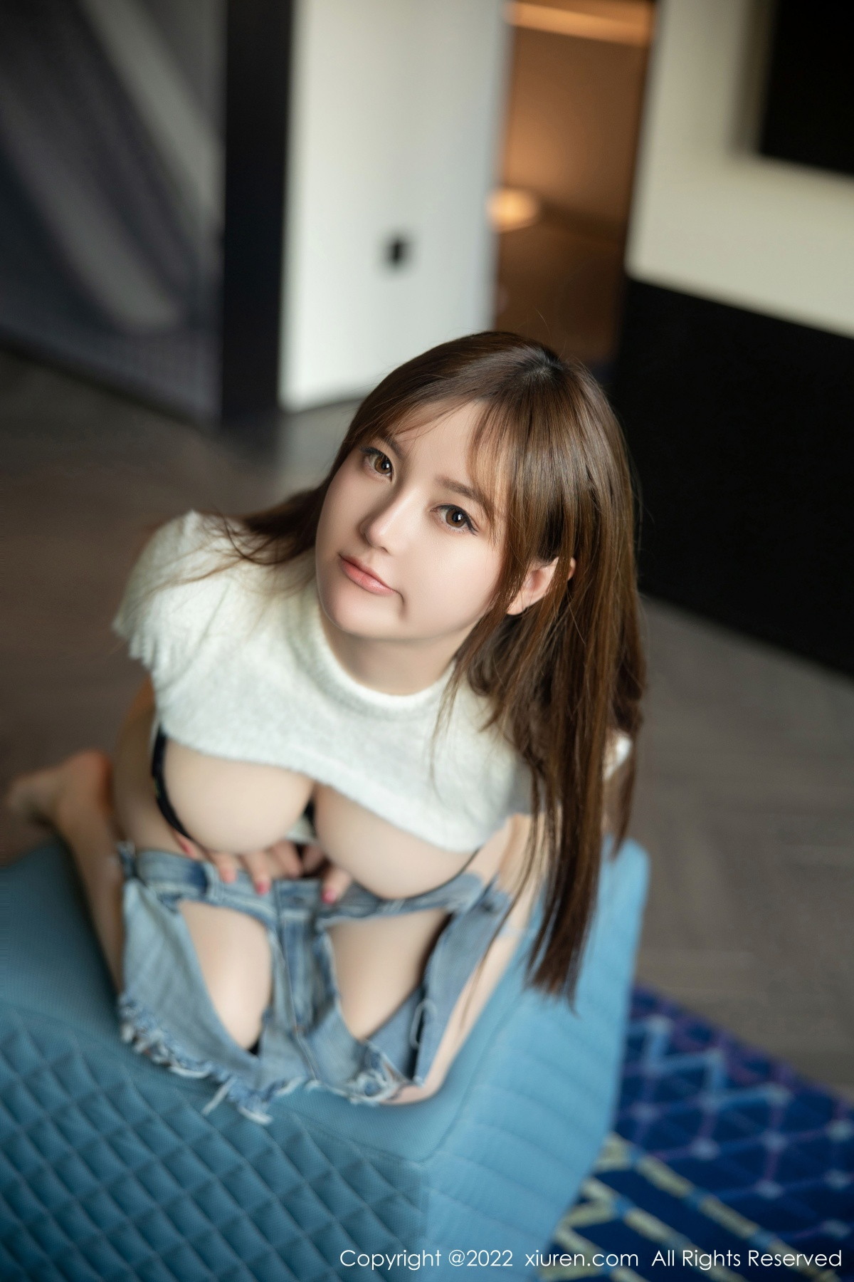 [XiuRen]高清写真图 2022.12.23 No.6035 豆瓣酱 牛仔短裤