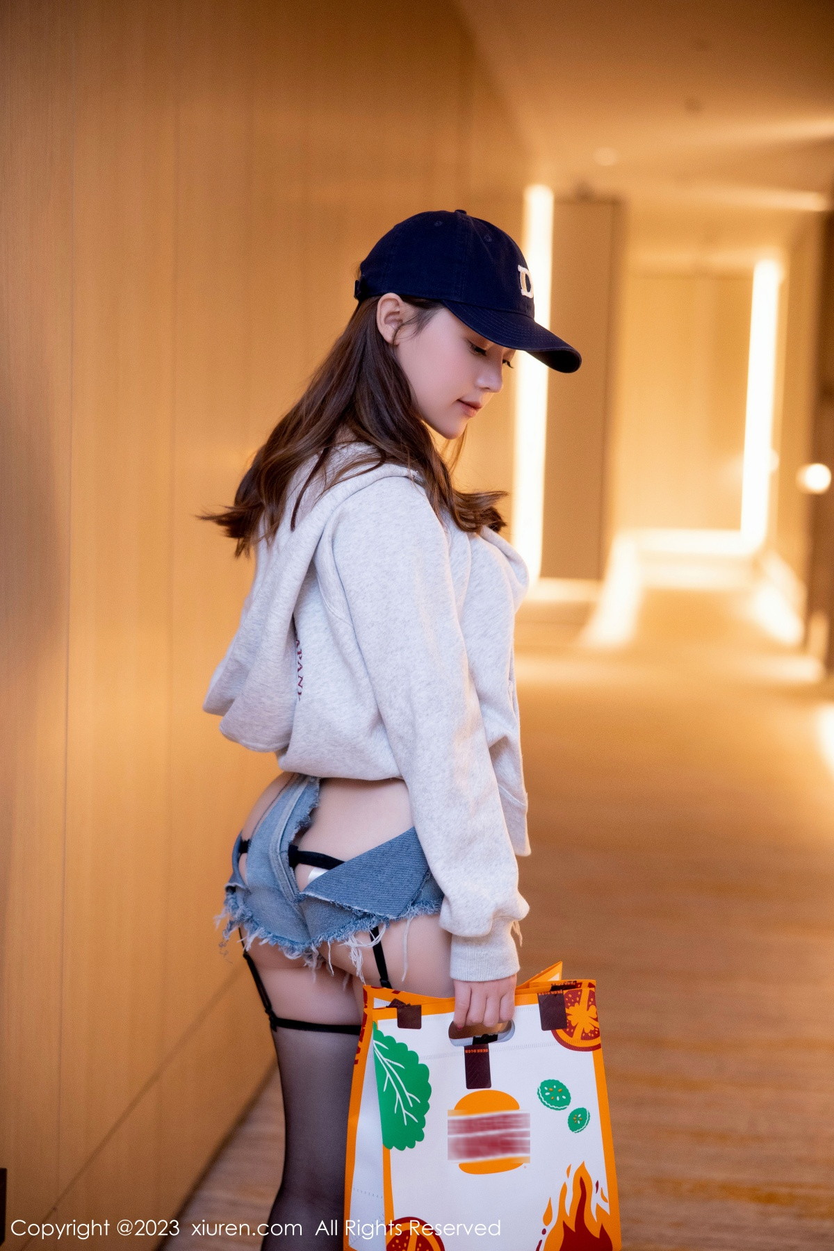 [XiuRen]高清写真图 2023.01.18 No.6155 豆瓣酱 外卖员