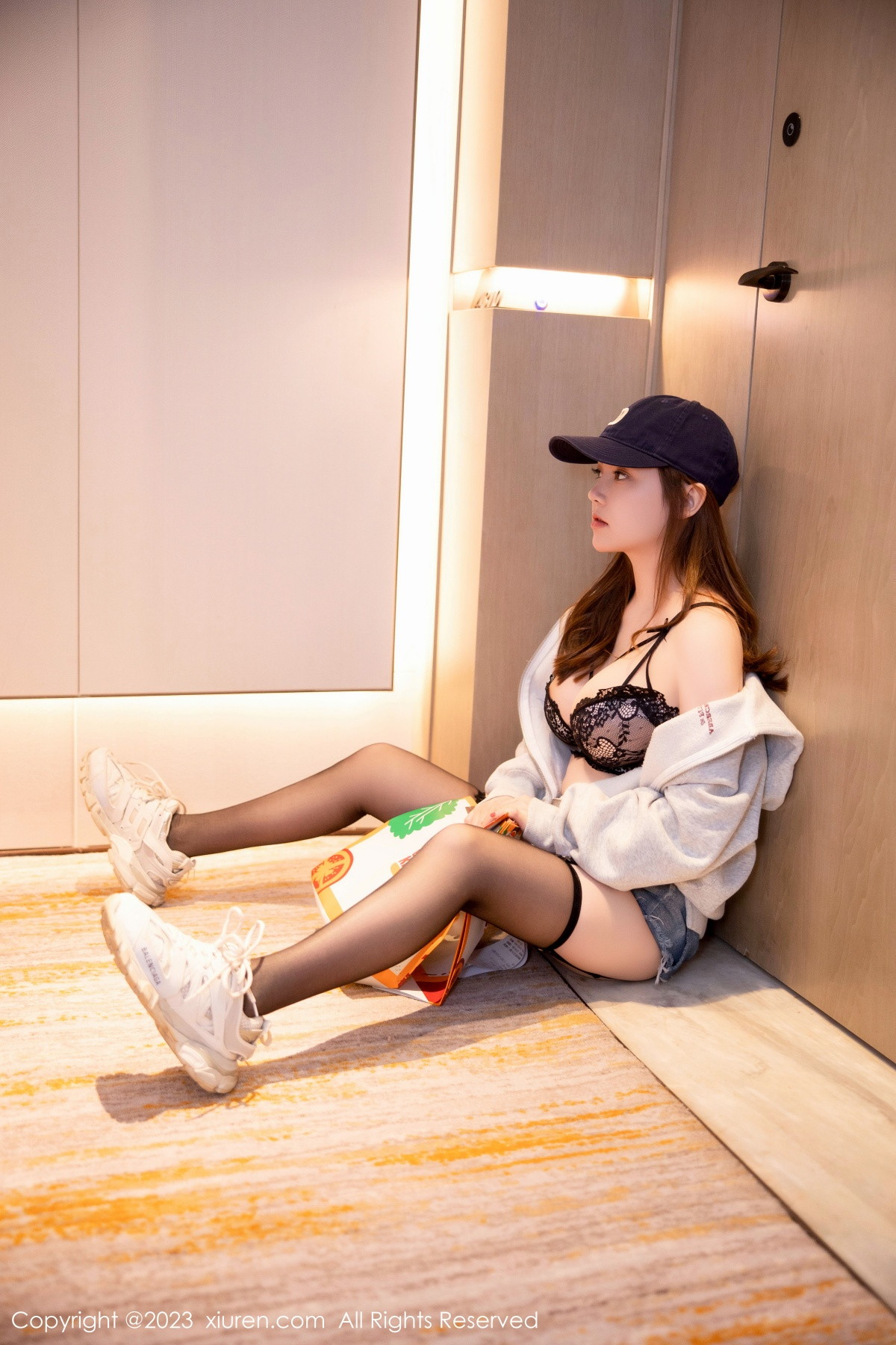 [XiuRen]高清写真图 2023.01.18 No.6155 豆瓣酱 外卖员