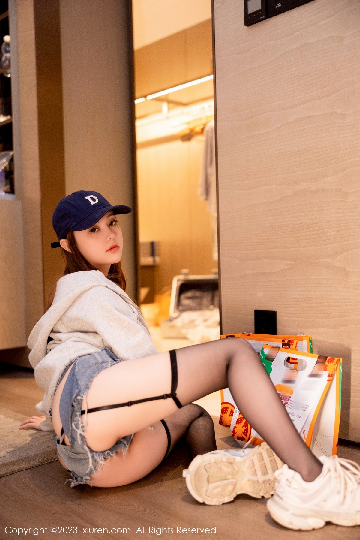 [XiuRen]高清写真图 2023.01.18 No.6155 豆瓣酱 外卖员