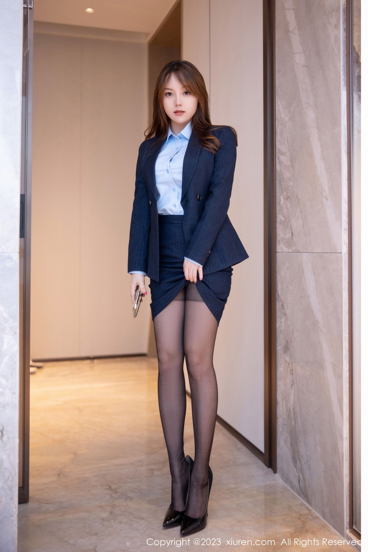[XiuRen]高清写真图 2023.01.30 No.6190 豆瓣酱 制服美臀