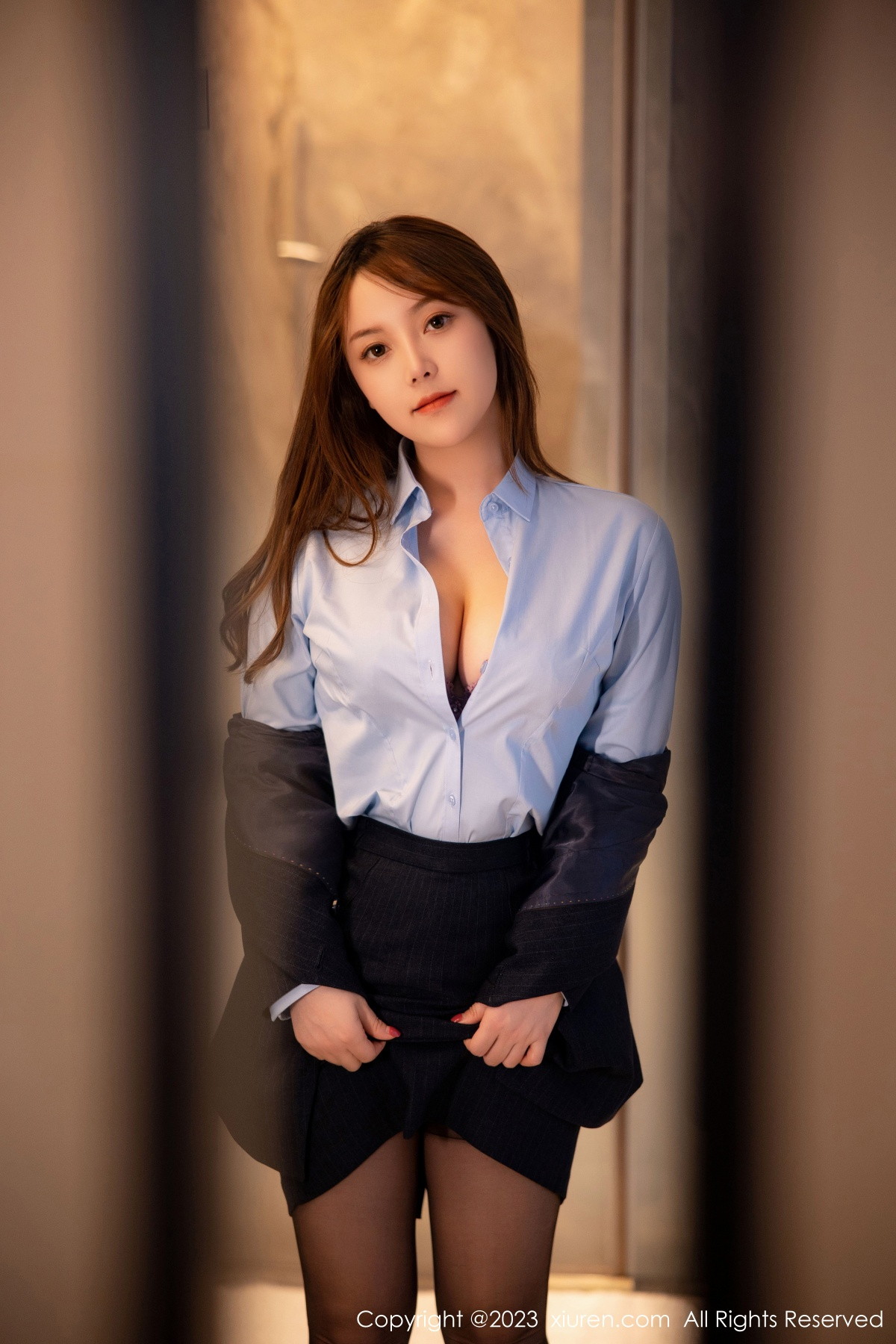 [XiuRen]高清写真图 2023.01.30 No.6190 豆瓣酱 制服美臀
