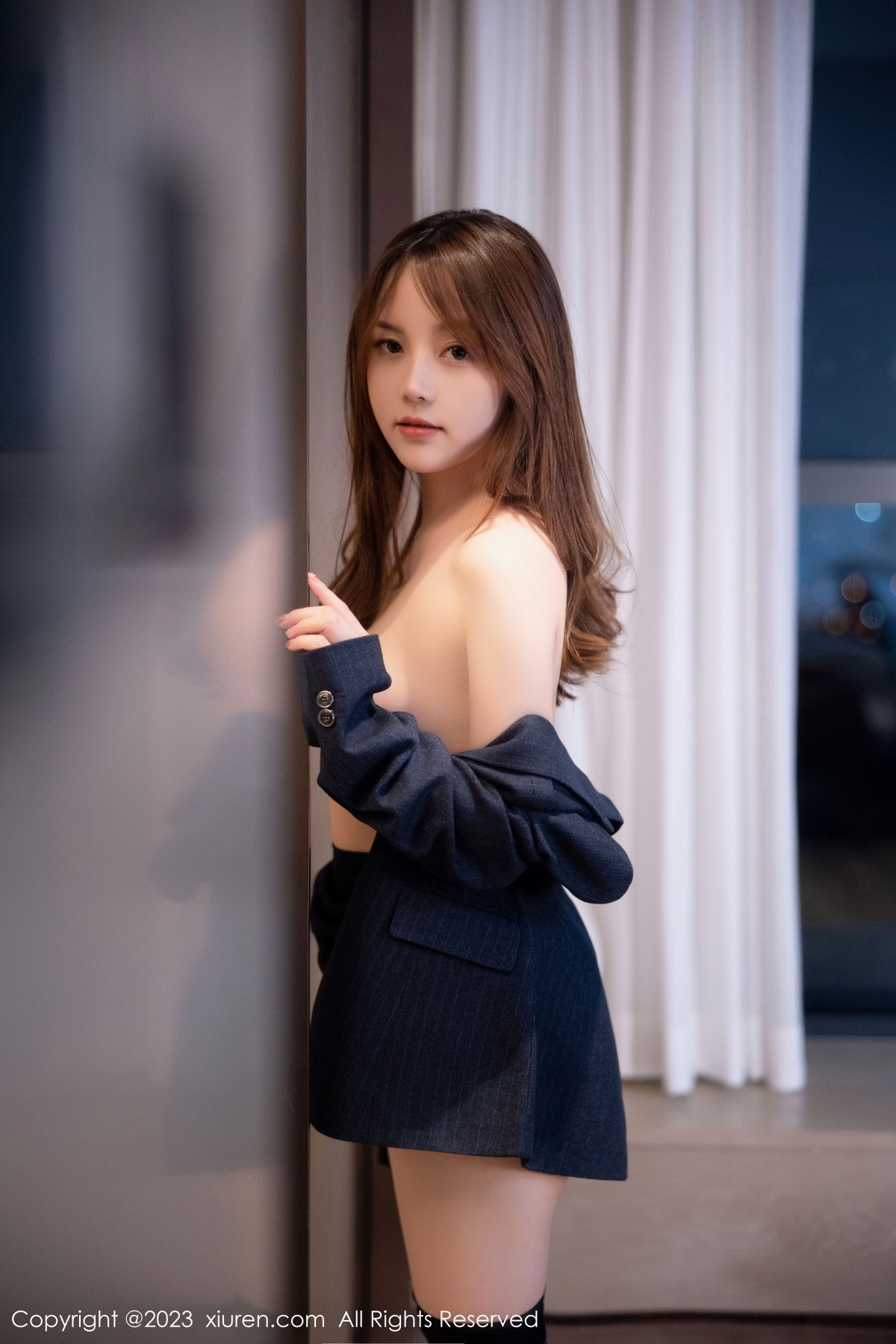 [XiuRen]高清写真图 2023.01.30 No.6190 豆瓣酱 制服美臀