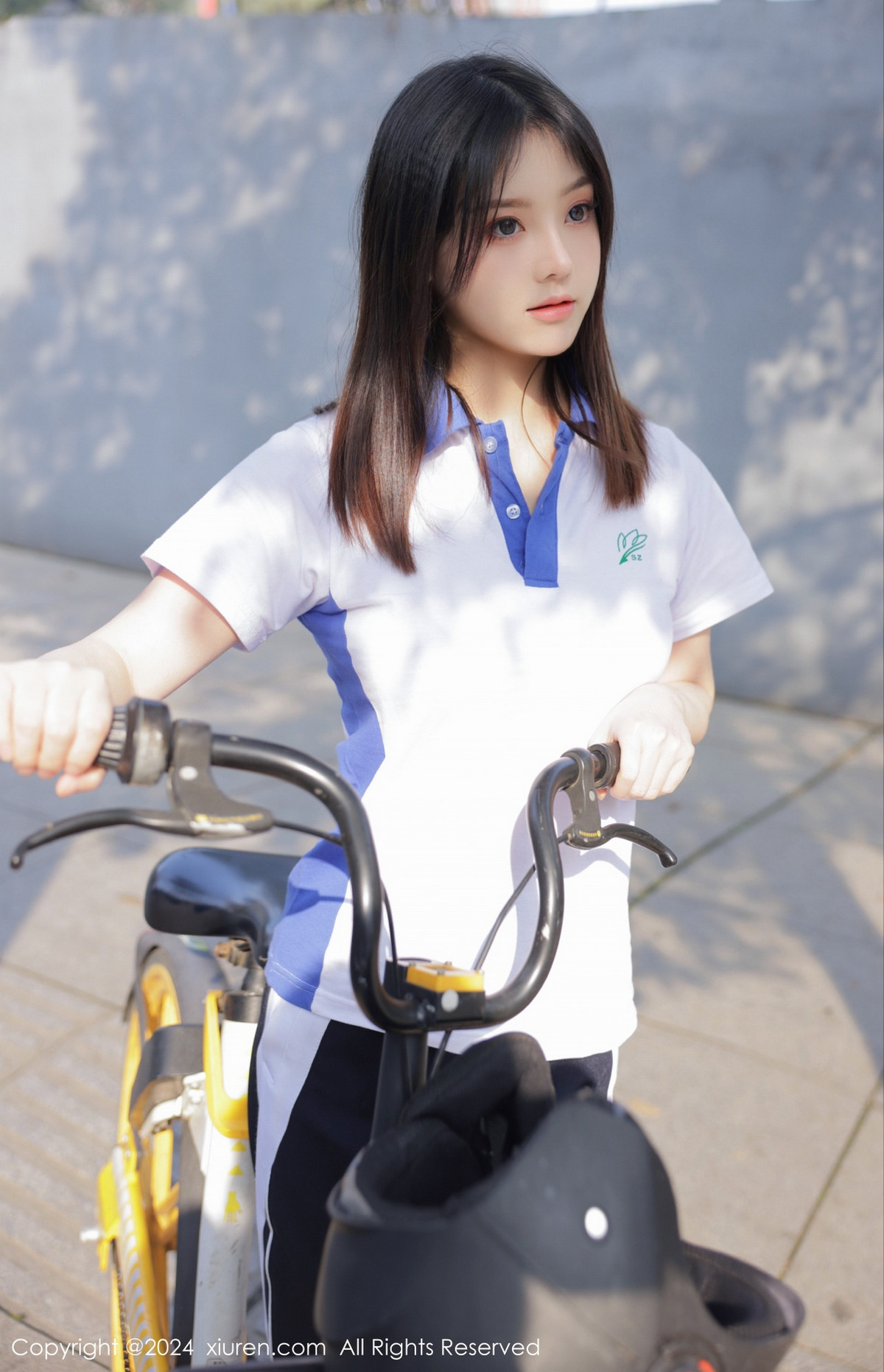 [XiuRen]高清写真图 2024.01.19 No.7994 豆瓣酱 制服美臀