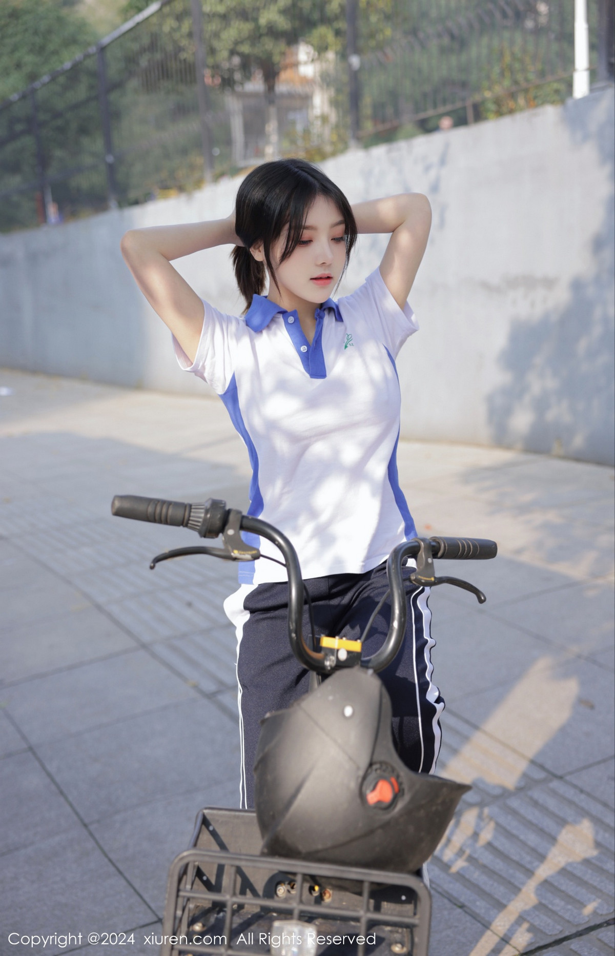 [XiuRen]高清写真图 2024.01.19 No.7994 豆瓣酱 制服美臀