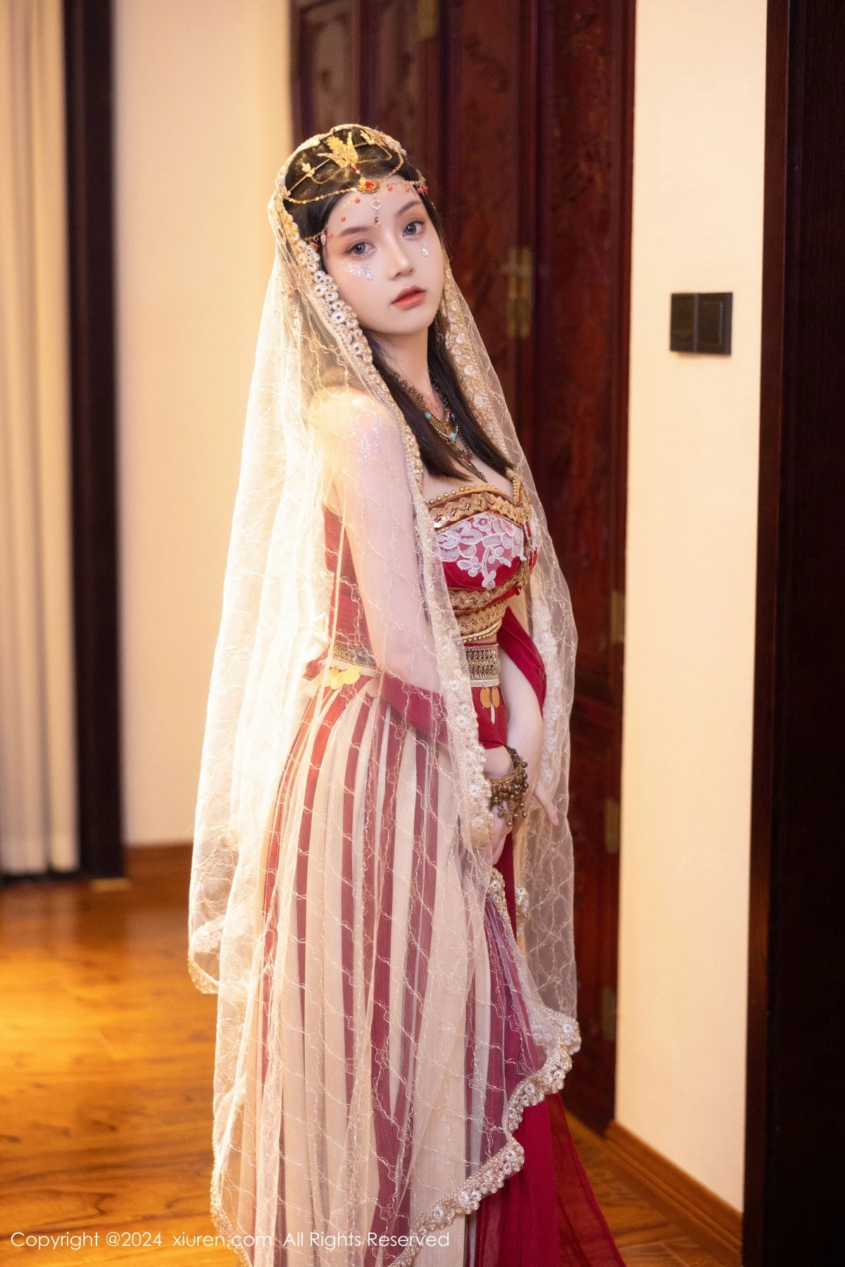 [XiuRen]高清写真图 2024.04.07 No.8349 豆瓣酱 美乳性感