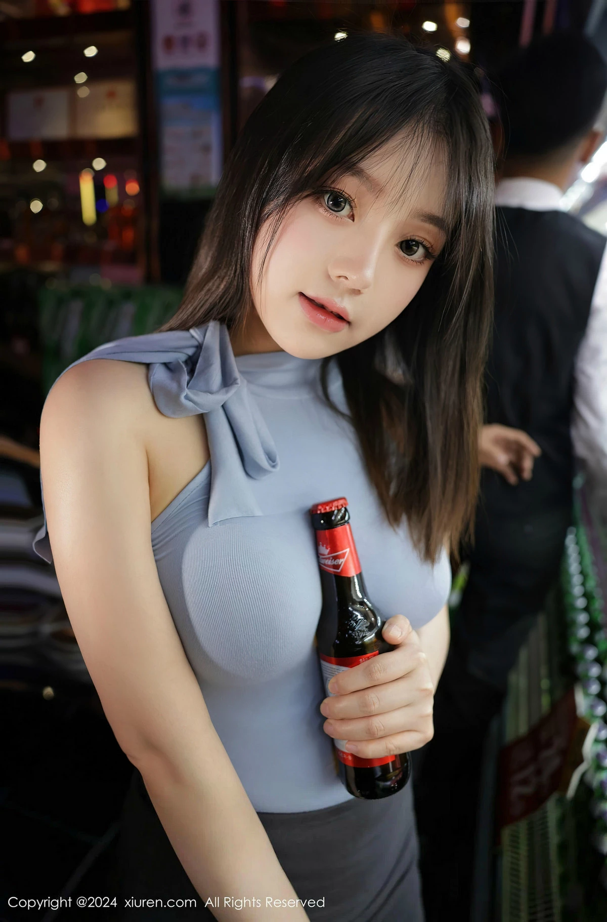 [XiuRen]高清写真图 2024.04.16 No.8402 豆瓣酱 美腿黑丝
