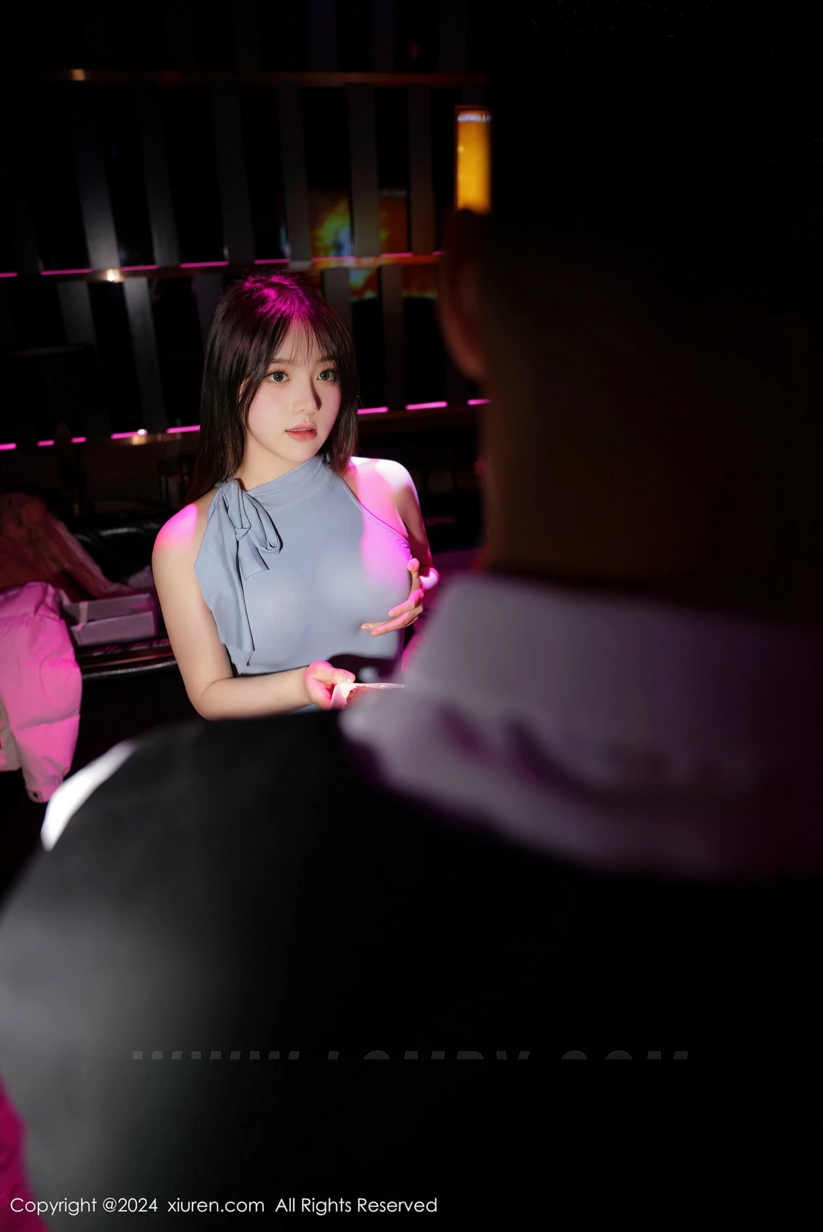 [XiuRen]高清写真图 2024.04.16 No.8402 豆瓣酱 美腿黑丝