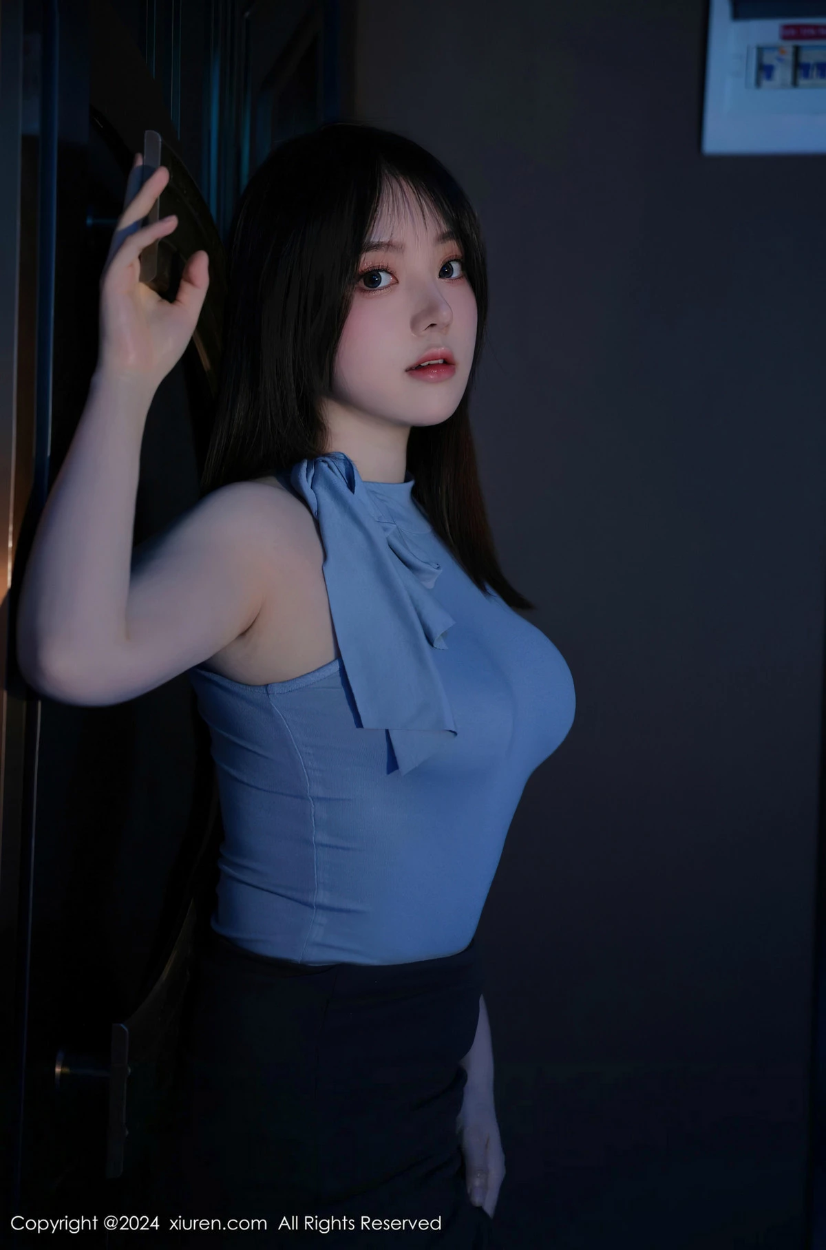 [XiuRen]高清写真图 2024.04.16 No.8402 豆瓣酱 美腿黑丝