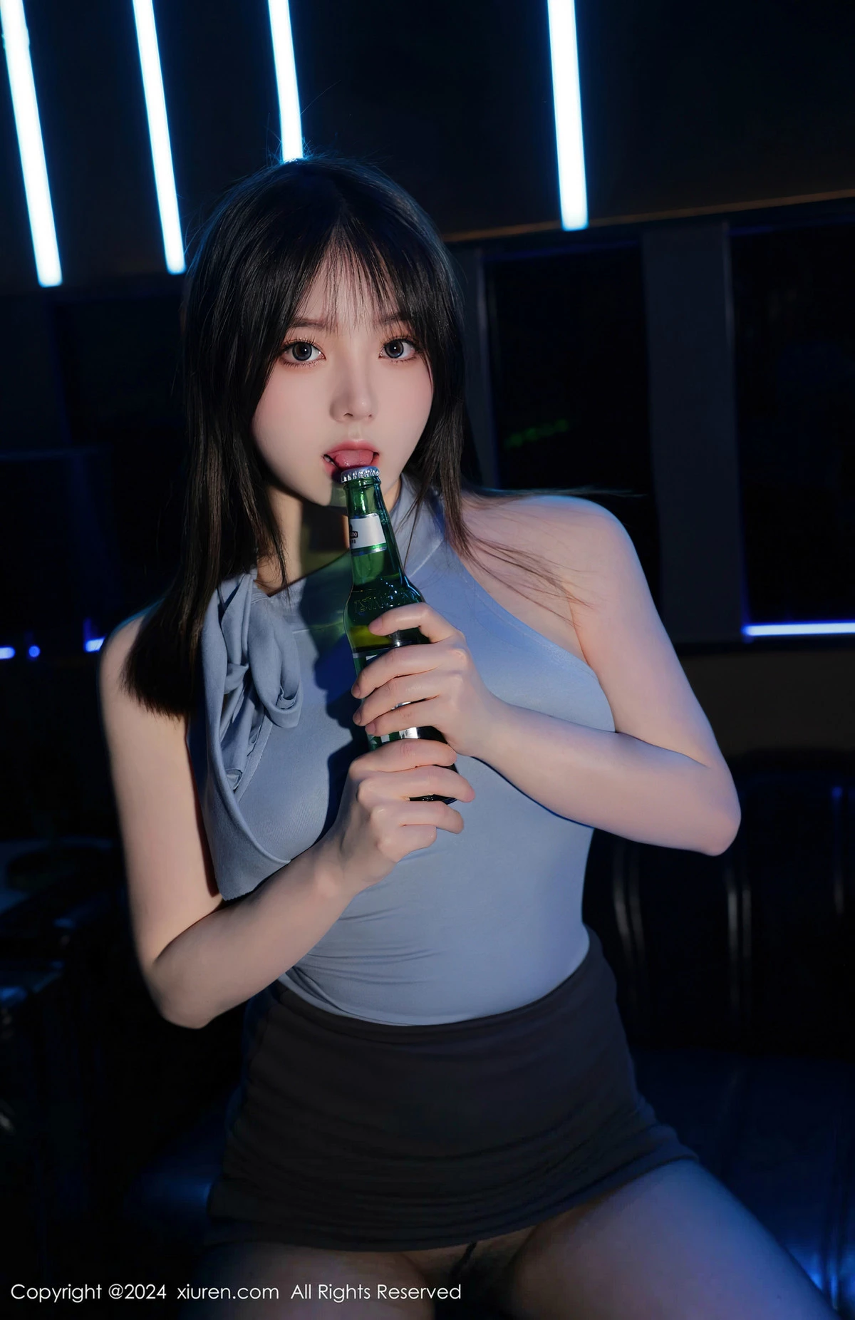 [XiuRen]高清写真图 2024.04.16 No.8402 豆瓣酱 美腿黑丝