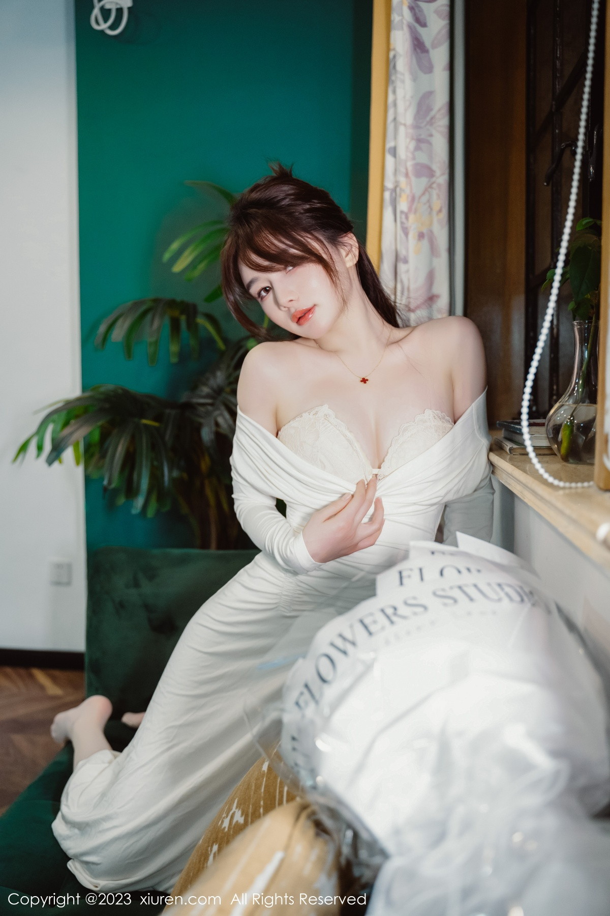 [XiuRen]高清写真图 2023.01.29 No.6182 婠婠么 丝袜美腿