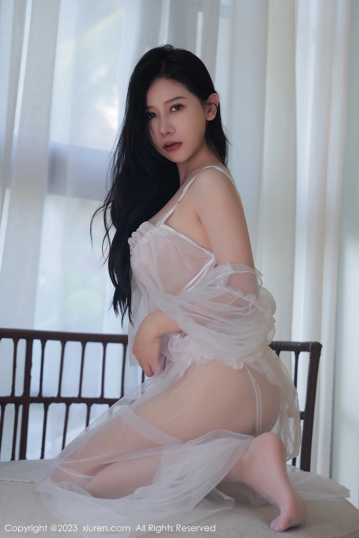 [XiuRen]高清写真图 2023.04.04 No.6521 尹甜甜 丝袜美腿