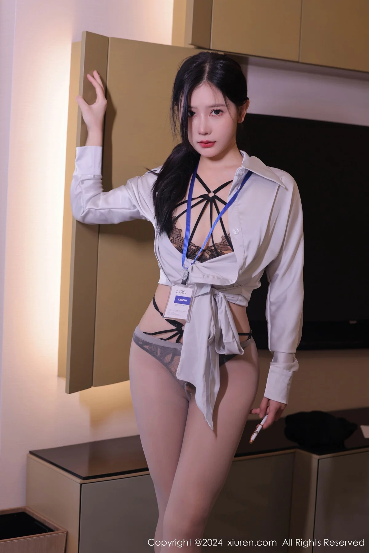 [XiuRen]高清写真图 2024.01.08 No.7926 尹甜甜 短裙美腿