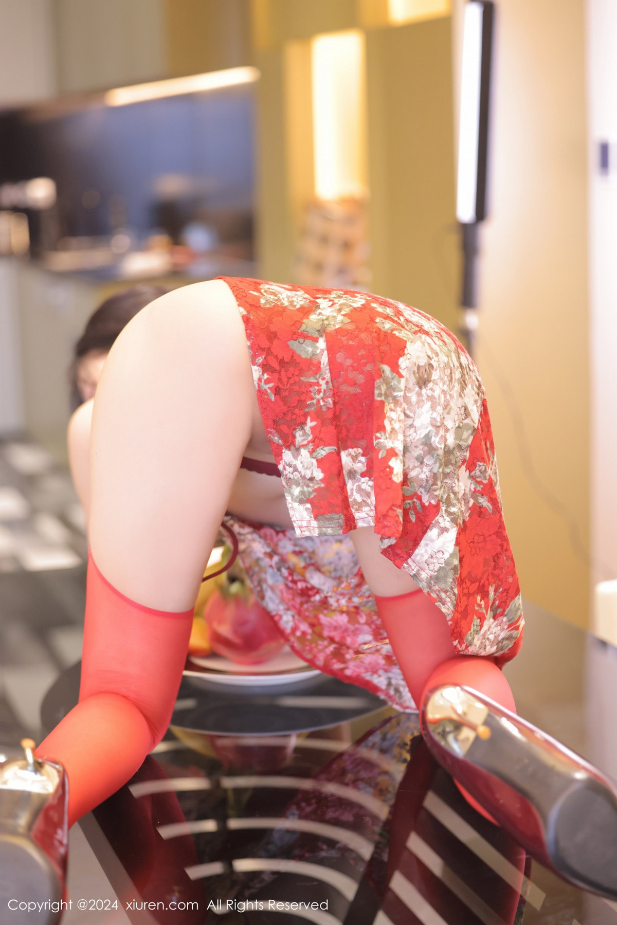 [XiuRen]高清写真图 2024.07.17 No.8871 尹甜甜 丝袜美腿