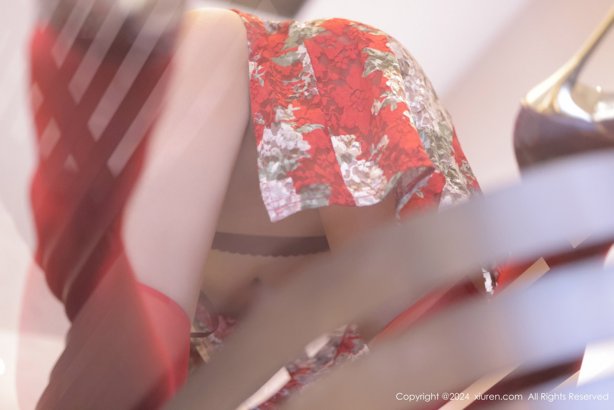 [XiuRen]高清写真图 2024.07.17 No.8871 尹甜甜 丝袜美腿