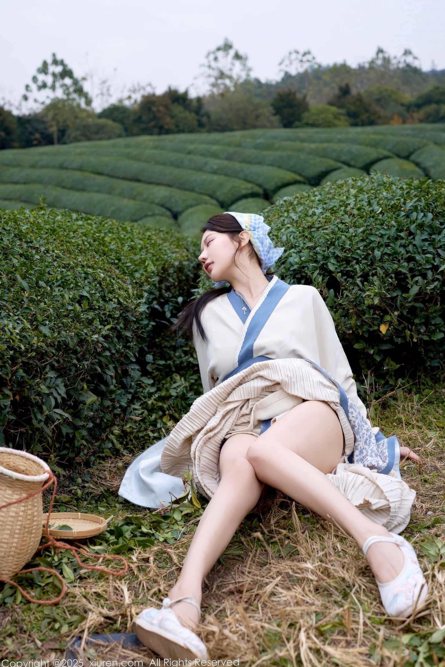 秀人网XiuRen 尹甜甜 采茶女古风白衣户外大尺度写真 清新茶园极品美腿