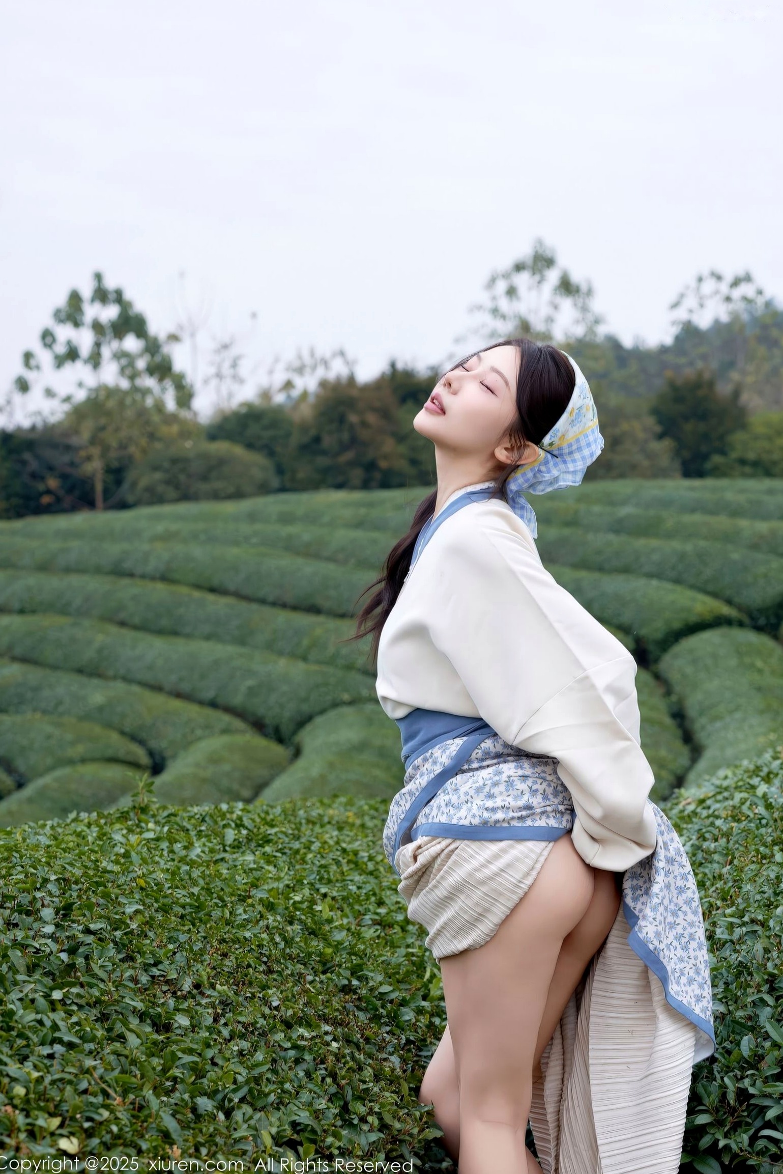秀人网XiuRen 尹甜甜 采茶女古风白衣户外大尺度写真 清新茶园极品美腿