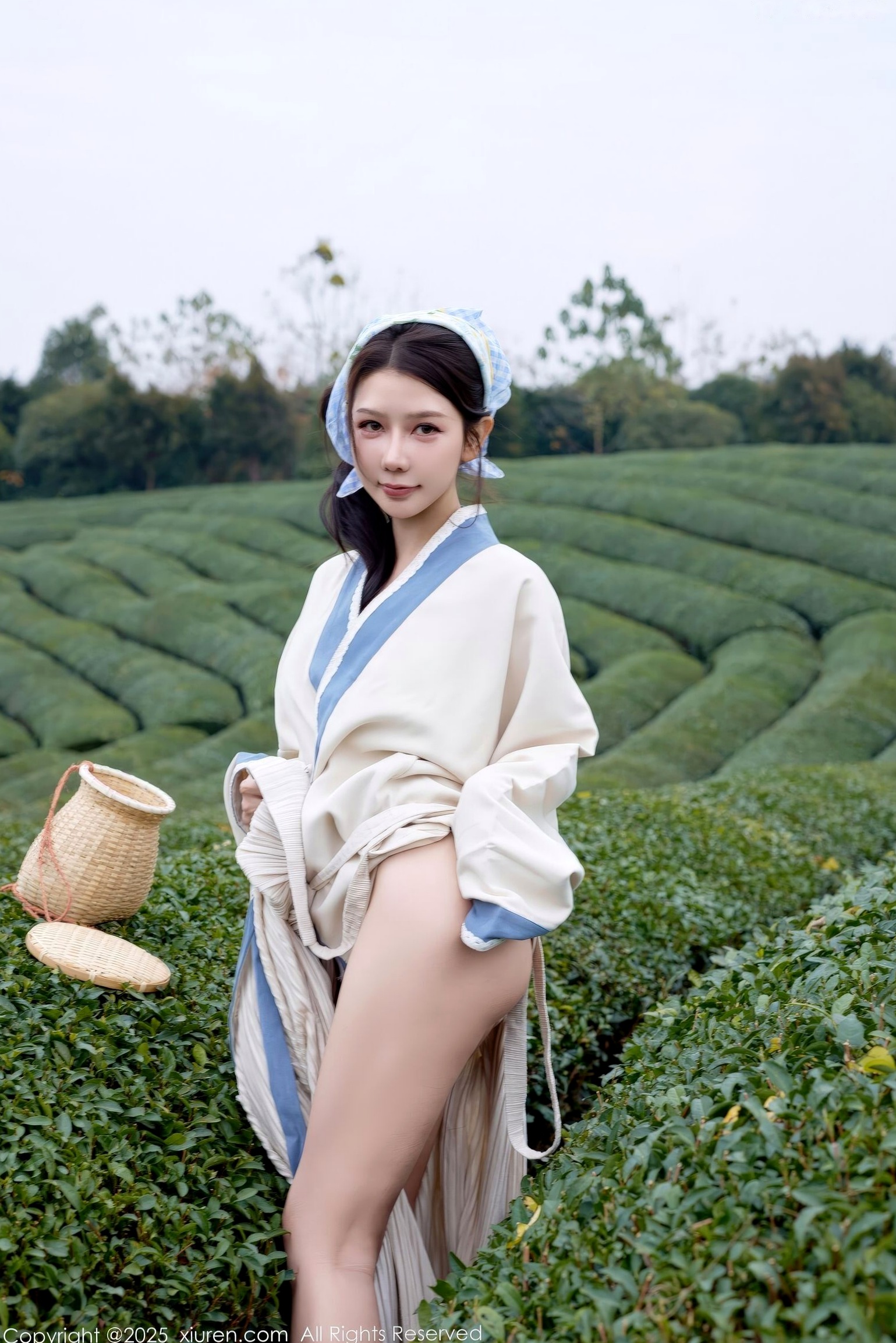 秀人网XiuRen 尹甜甜 采茶女古风白衣户外大尺度写真 清新茶园极品美腿