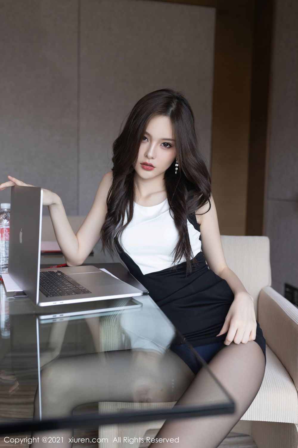精致女神王心怡 会议室主题系列