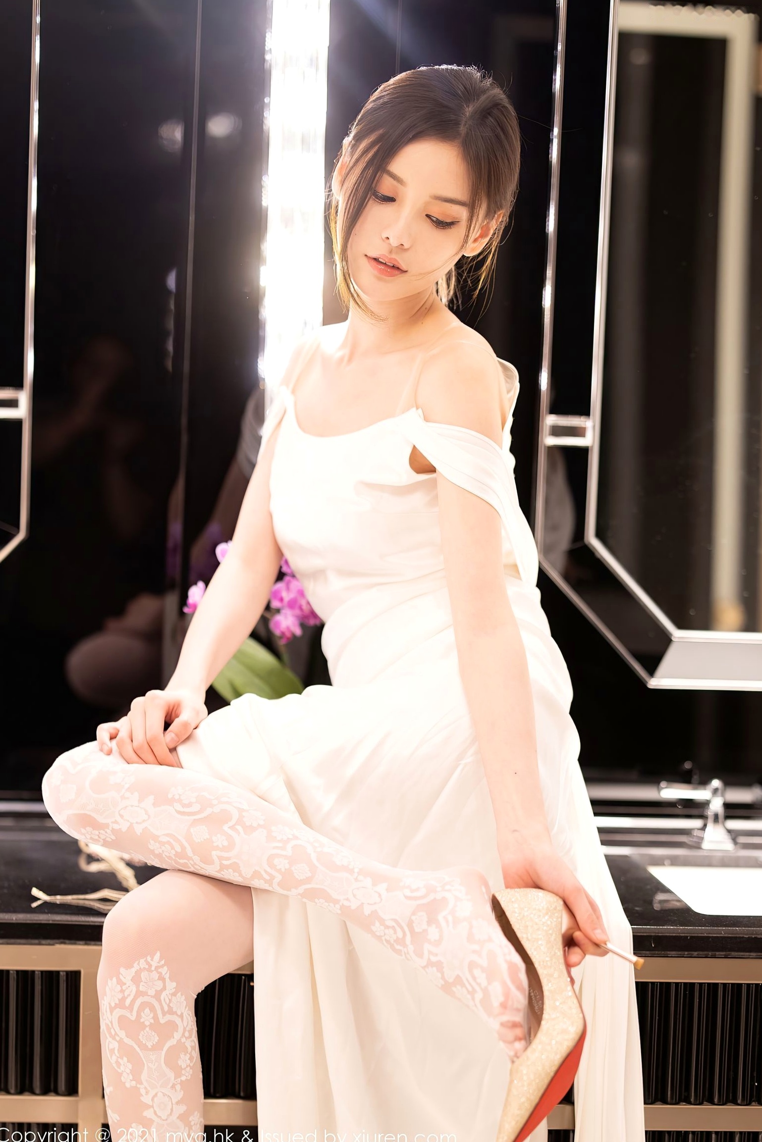 Gallery - MyGirl美媛馆-552-小夕Juju-纯白新娘礼服诱惑写真，修长美腿演绎极致丝袜视觉盛宴，江浙沪旅拍唯美浪漫风格美媛馆丝袜诱惑婚纱私房照 小夕juju女神私房照_秀色女神 - image 57