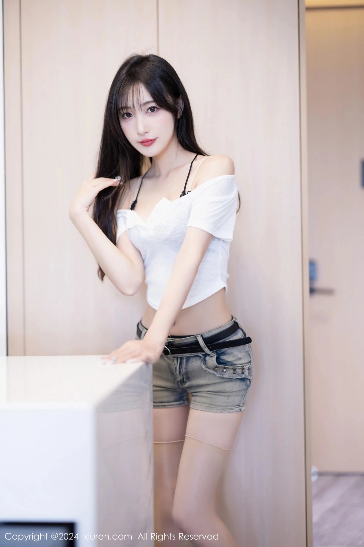 [XiuRen]高清写真图 2024.05.08 No.8504 林星阑 停车场美腿