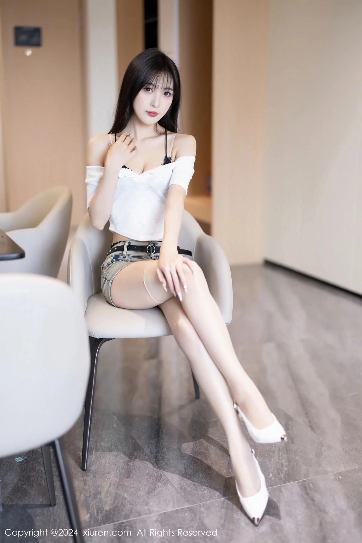 [XiuRen]高清写真图 2024.05.08 No.8504 林星阑 停车场美腿