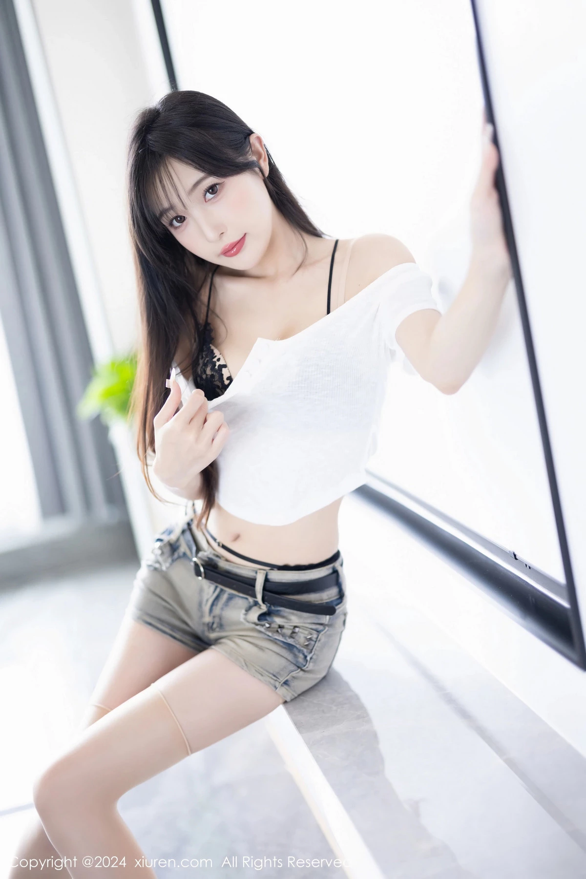 [XiuRen]高清写真图 2024.05.08 No.8504 林星阑 停车场美腿