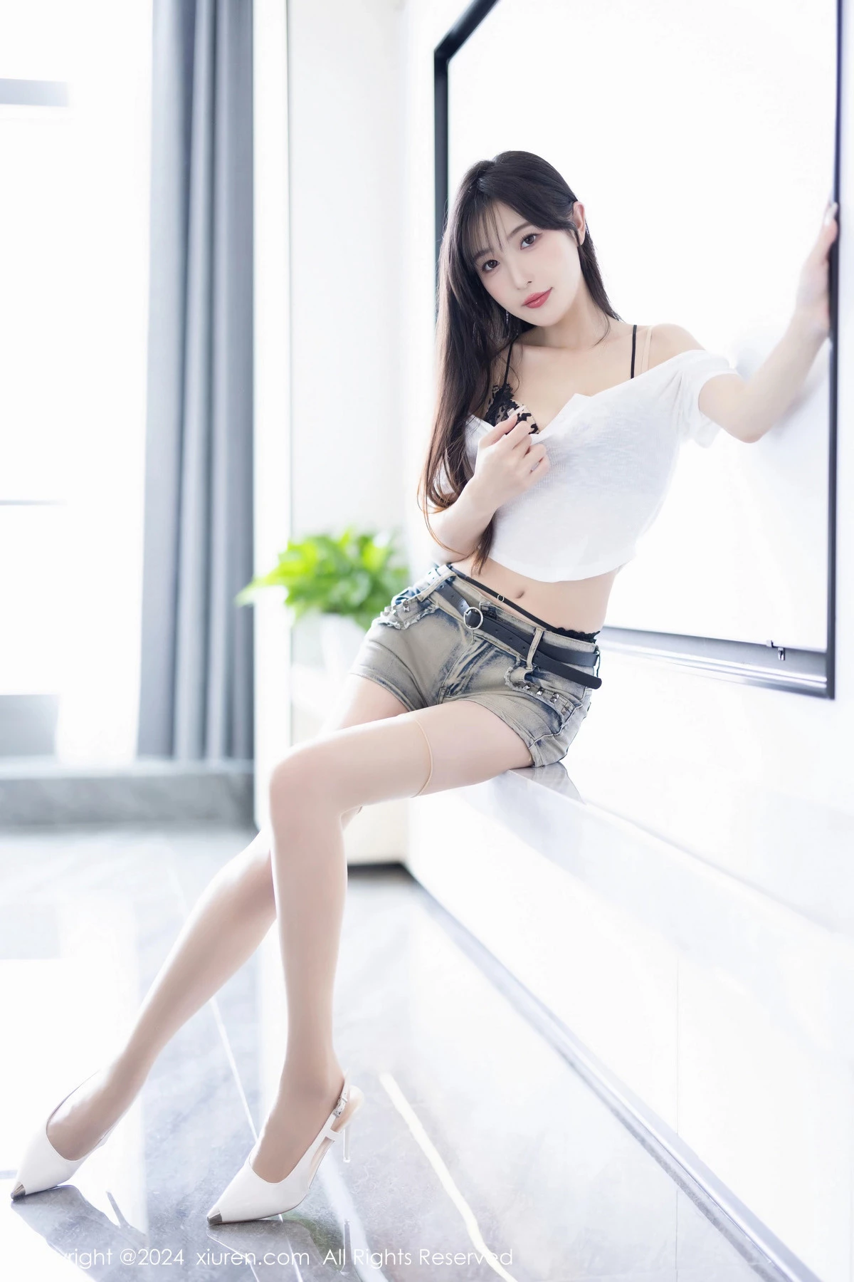 [XiuRen]高清写真图 2024.05.08 No.8504 林星阑 停车场美腿