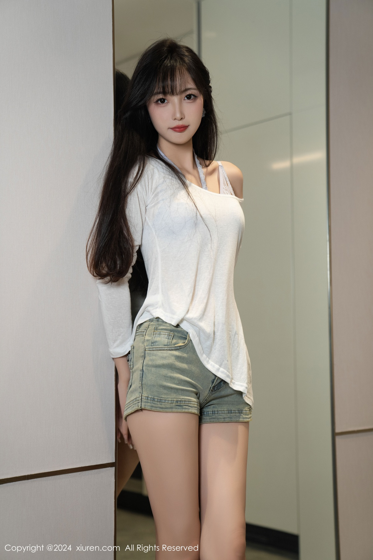 [XiuRen]高清写真图 2024.09.26 No.9215 林星阑 美腿性感