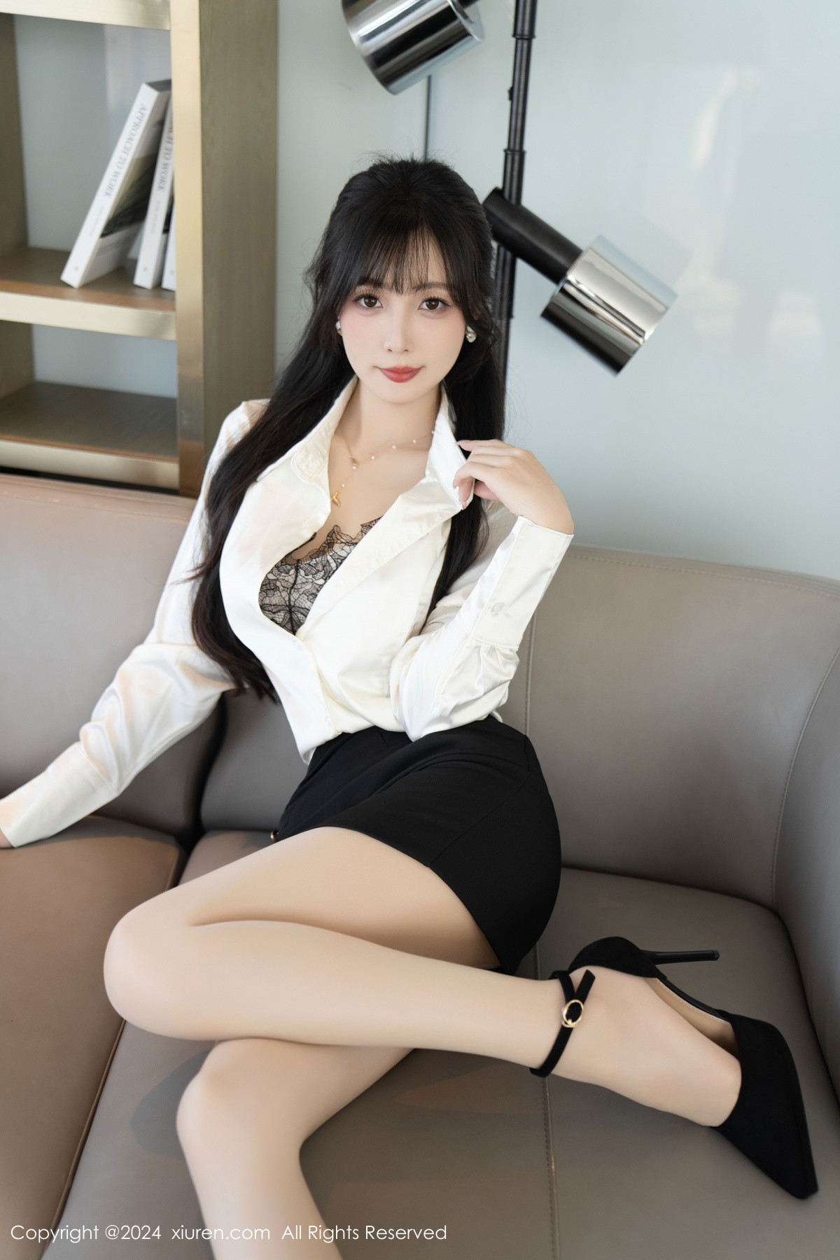 [XiuRen]高清写真图 2024.09.30 No.9237 林星阑 黑丝美腿
