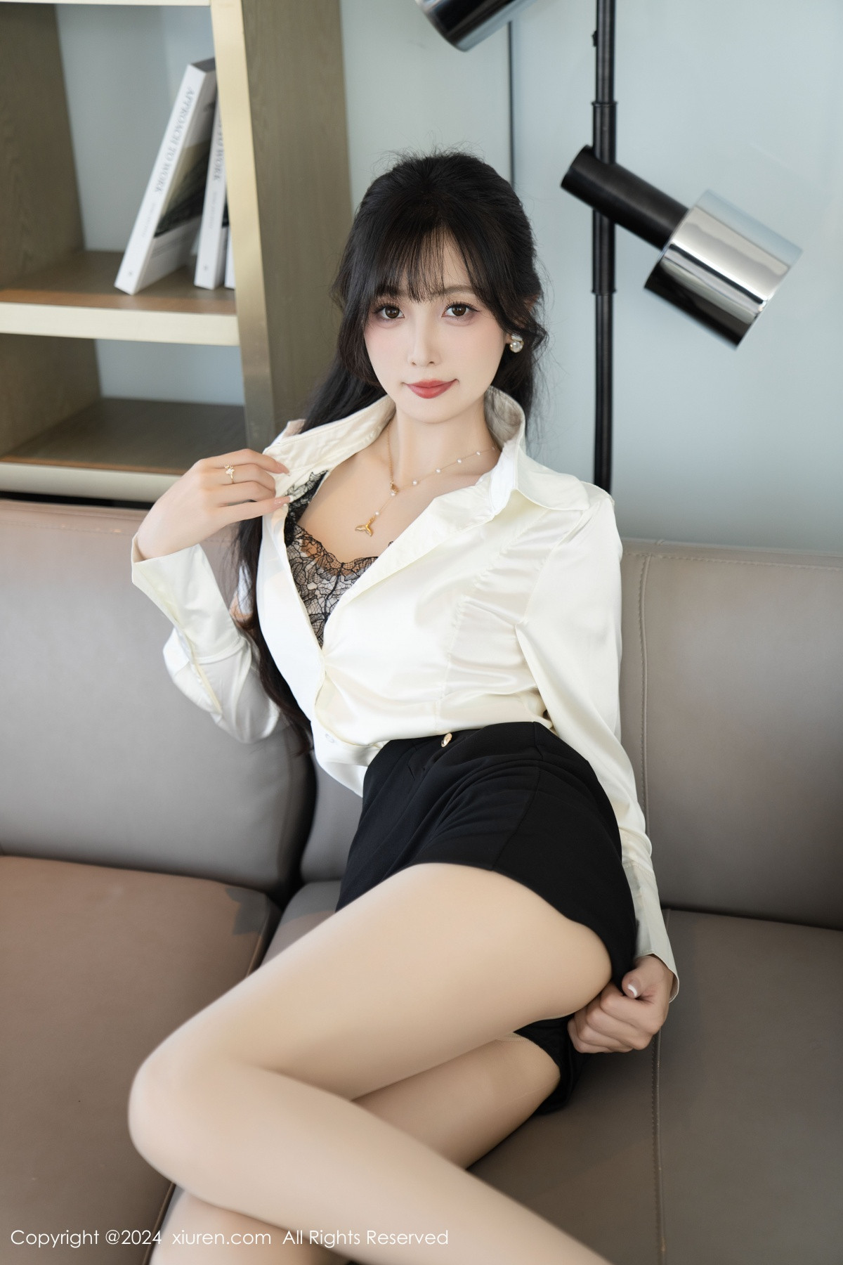[XiuRen]高清写真图 2024.09.30 No.9237 林星阑 黑丝美腿