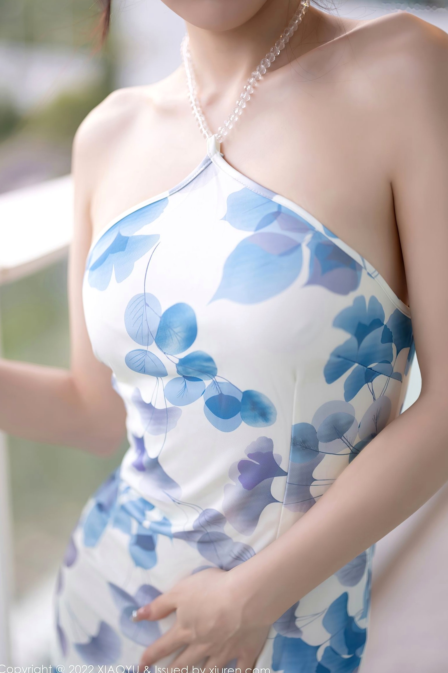 Gallery - XiaoYu语画界 - Painting World -林星阑：清新露肩蓝印花连衣裙，白丝袜美腿私房照，优雅气质女神唯美写实写真语画界 - Painting World 私房照丝袜美腿清新 林星阑女神私房照_秀色女神 - image 6