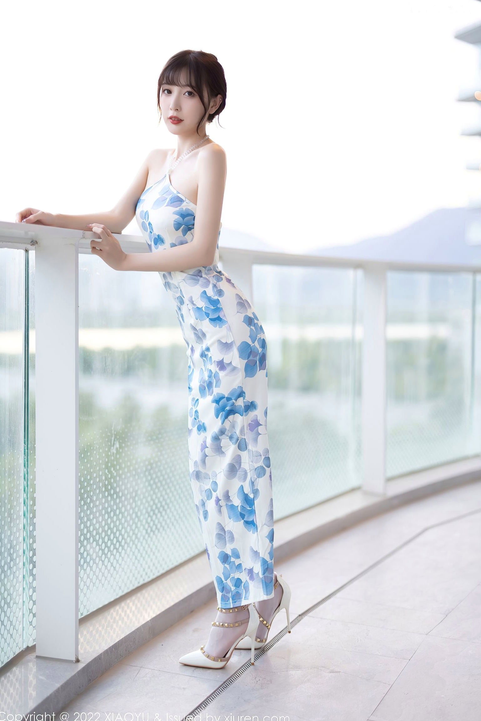 Gallery - XiaoYu语画界 - Painting World -林星阑：清新露肩蓝印花连衣裙，白丝袜美腿私房照，优雅气质女神唯美写实写真语画界 - Painting World 私房照丝袜美腿清新 林星阑女神私房照_秀色女神 - image 8