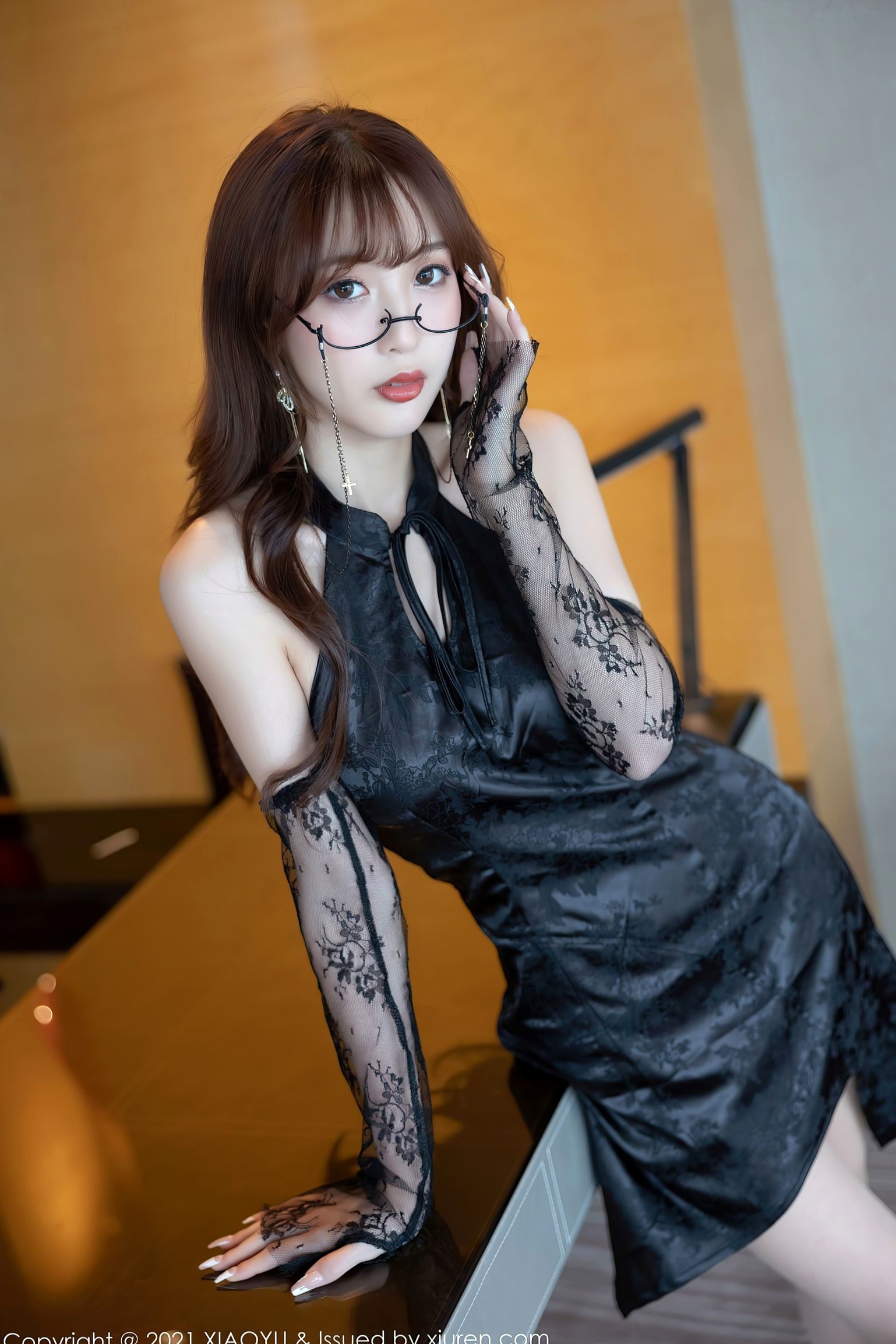 Gallery - XiaoYu语画界 - Painting World 578：林星阑性感私房写真，蕾丝挂脖裙配肉丝裤袜，眼镜御姐造型极致诱惑语画界 - Painting World 性感丝袜私房照诱惑 林星阑女神私房照_秀色女神 - image 5
