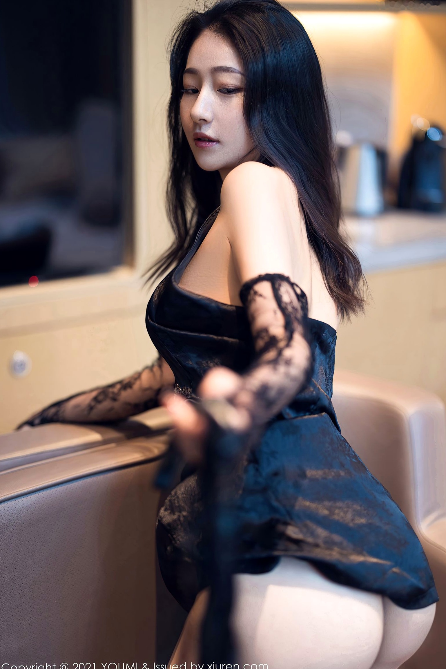 Gallery - 尤蜜荟 - Chiness Model 熊小诺成都旅拍黑色蕾丝旗袍诱惑，演绎高冷御姐范与极致丝袜美腿大尺度写真尤蜜荟 - Chiness Model 性感旗袍黑丝诱惑 哎小诺女神私房照_秀色女神 - image 55
