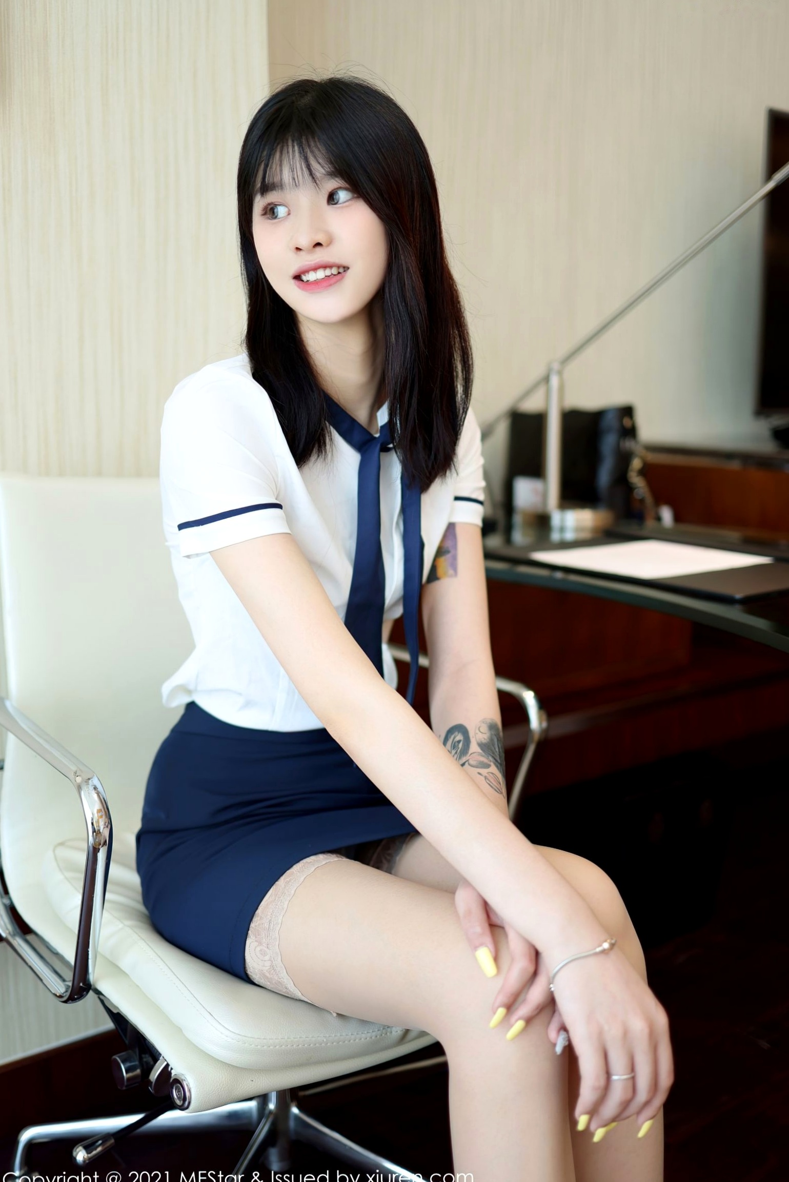 Gallery - MFStar模范学院-516-77qiqi：制服诱惑办公室写真，修长美腿搭配肉色蕾丝袜，兼具清纯与性感的职场魅力制服美腿丝袜性感模范学院 77qiqi女神私房照_秀色女神