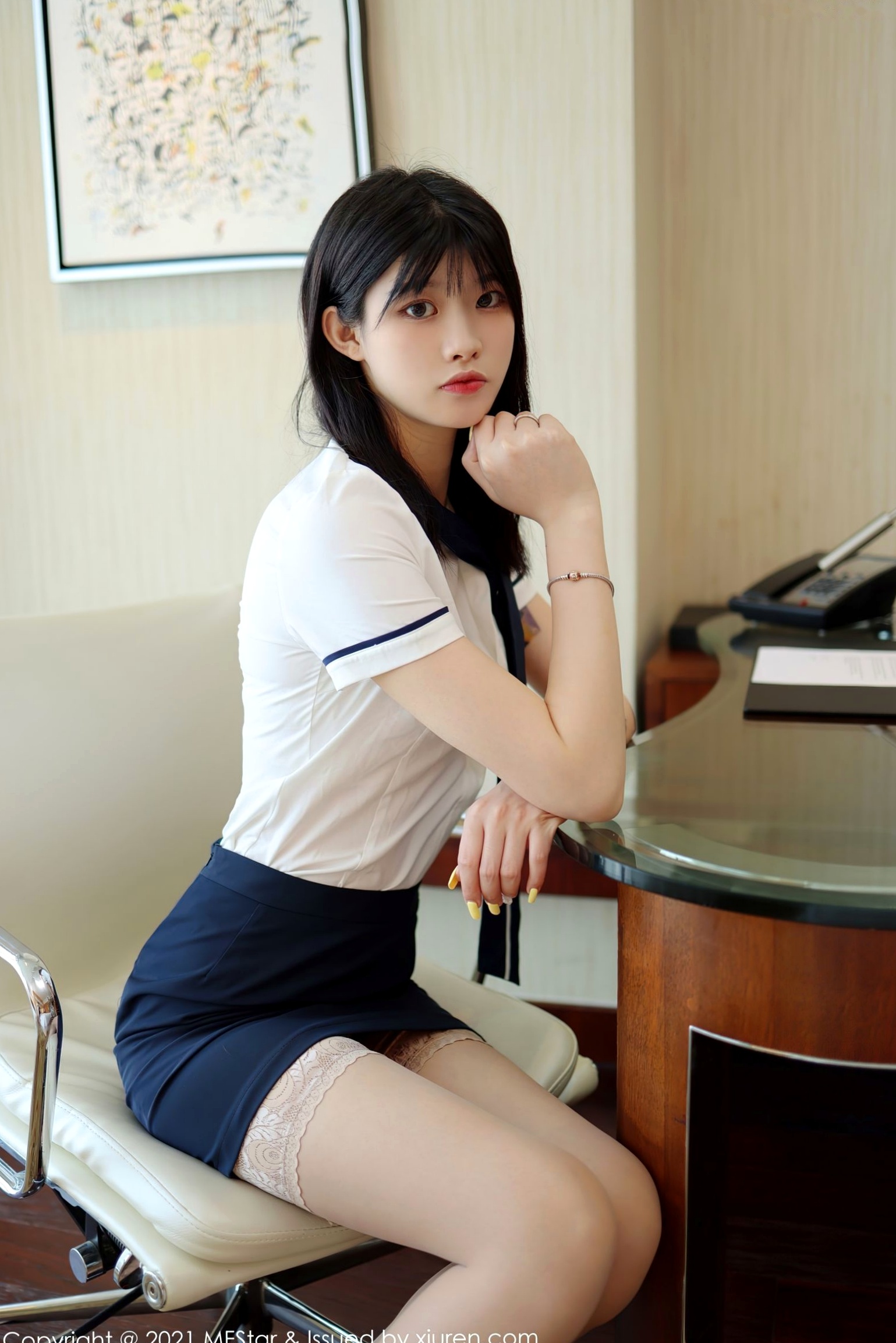 Gallery - MFStar模范学院-516-77qiqi：制服诱惑办公室写真，修长美腿搭配肉色蕾丝袜，兼具清纯与性感的职场魅力制服美腿丝袜性感模范学院 77qiqi女神私房照_秀色女神 - image 17