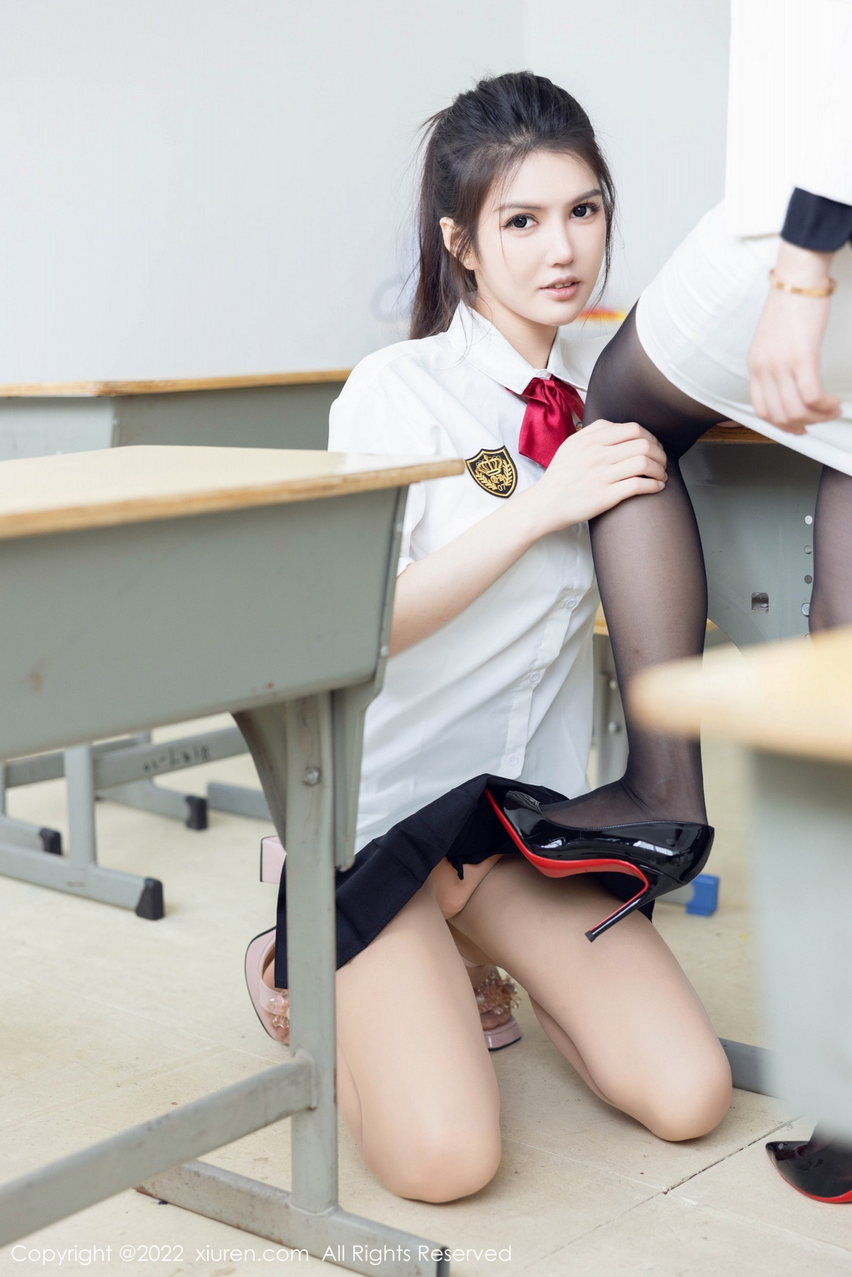[XiuRen]高清写真图 2022.10.26 No.5762 媛媛酱belle 丝袜白T