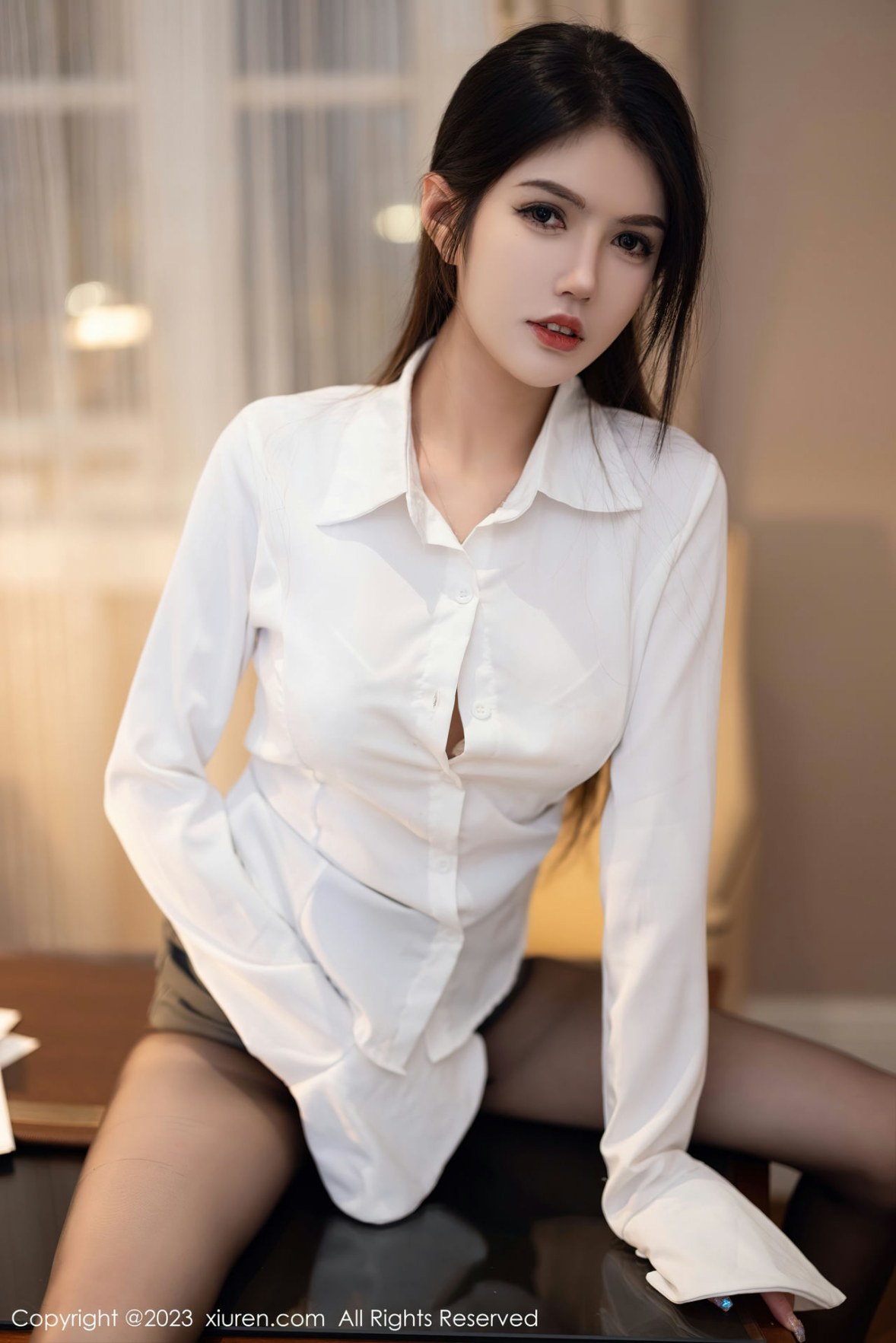 [XiuRen]高清写真图 2023.01.12 No.6125 媛媛酱belle 短裙丝袜