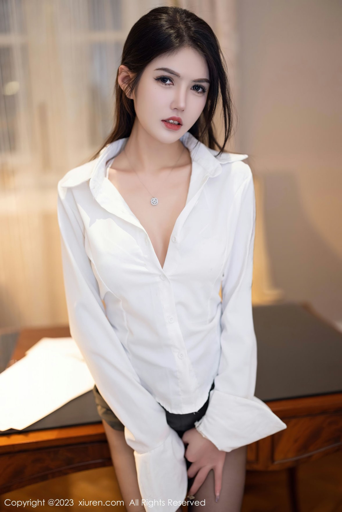 [XiuRen]高清写真图 2023.01.12 No.6125 媛媛酱belle 短裙丝袜