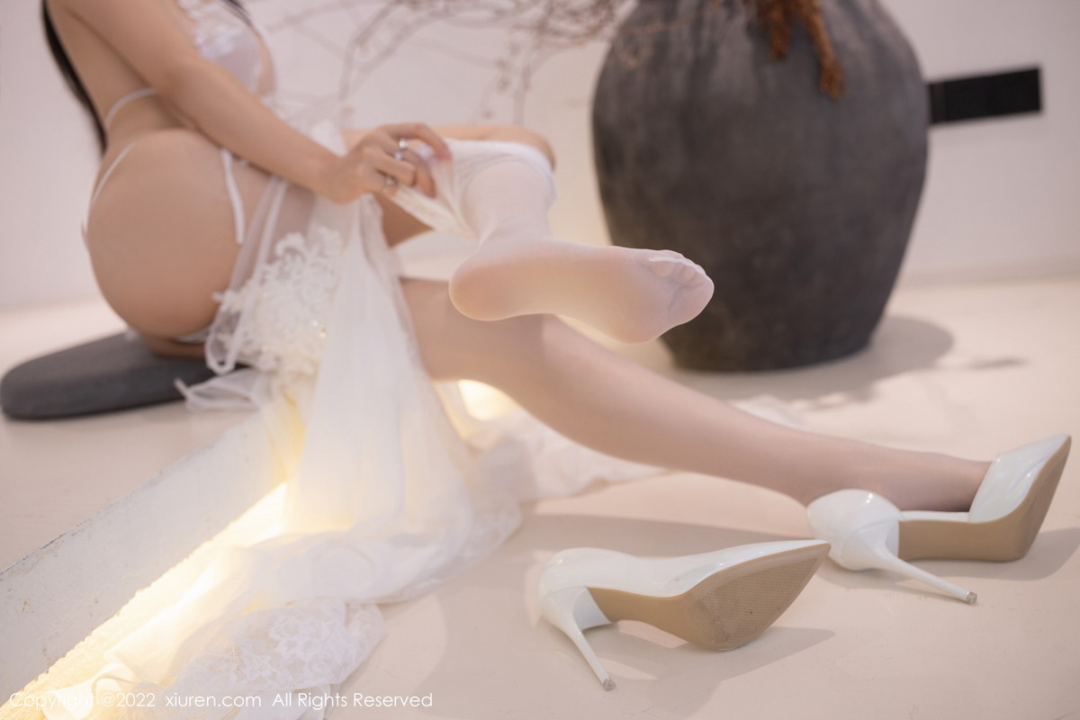 [XiuRen]高清写真图 2022.12.07 No.5965 利世 婚纱美腿