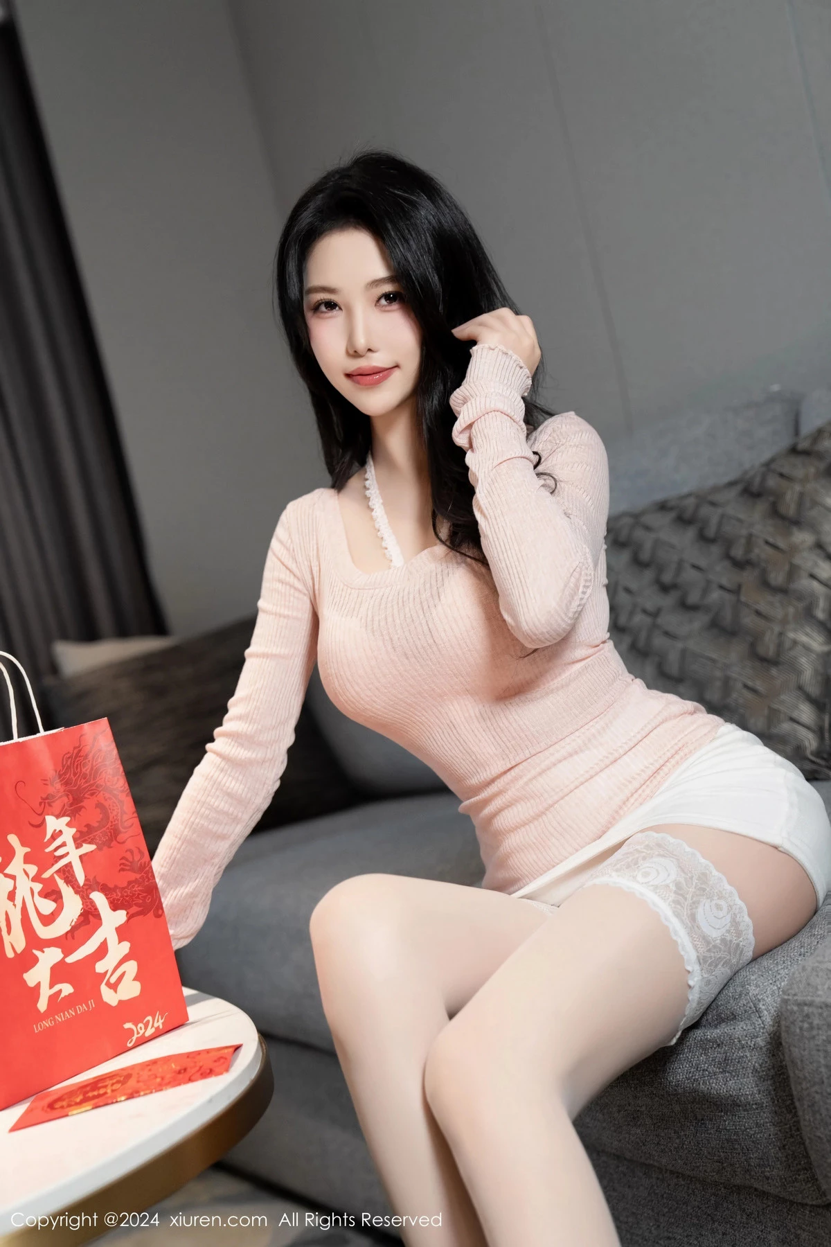 [XiuRen]高清写真图 2024.02.07 No.8086 利世 丝袜性感