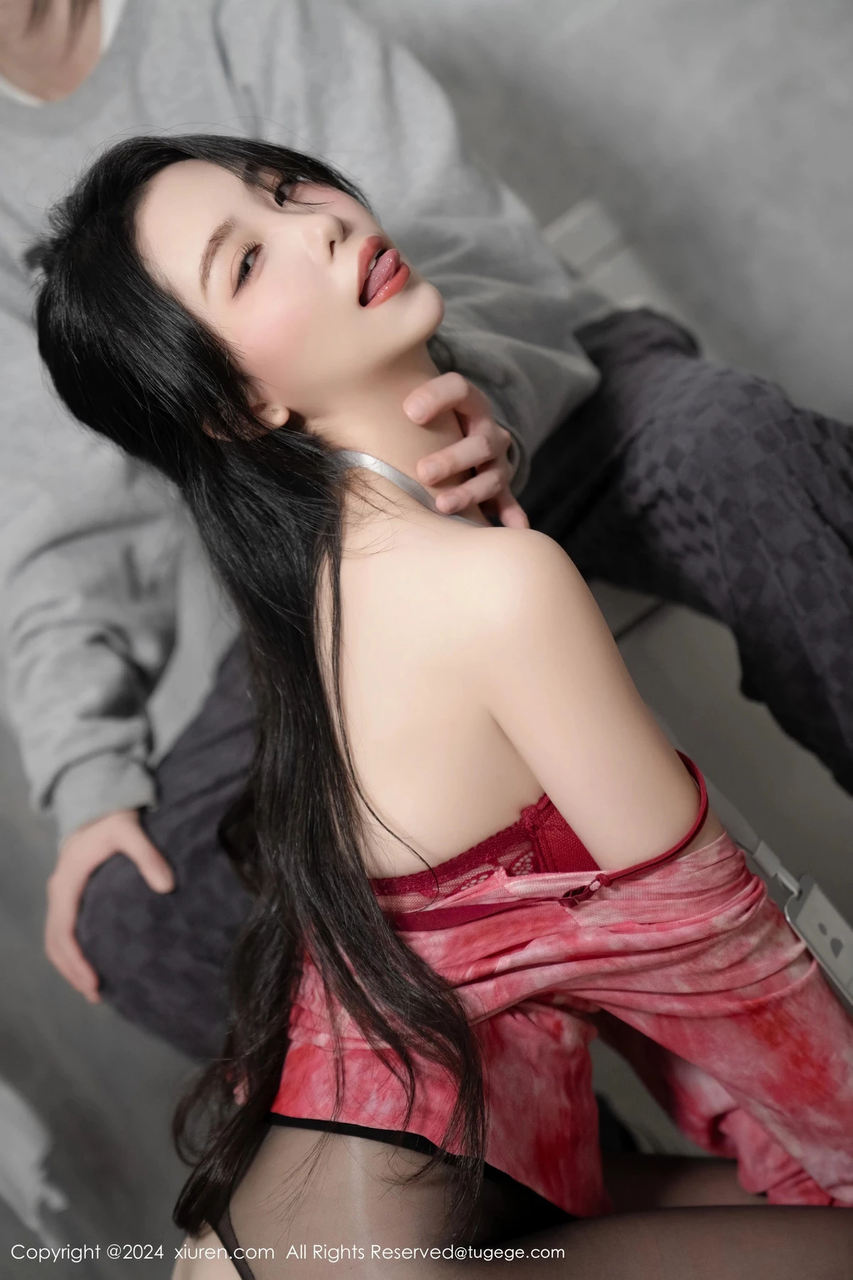 [XiuRen]高清写真图 2024.03.21 No.8269 利世 黑丝美腿