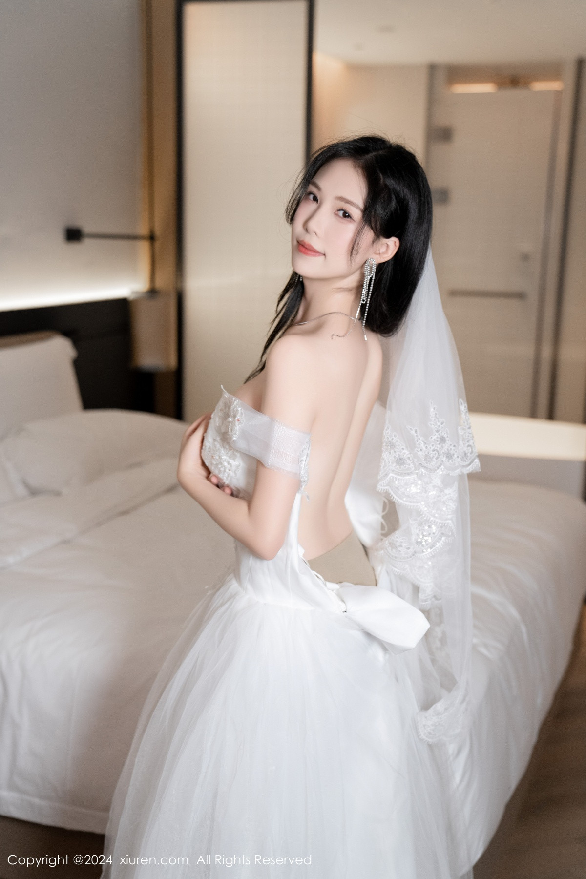 [XiuRen]高清写真图 2024.08.09 No.8998 利世 丝袜美腿